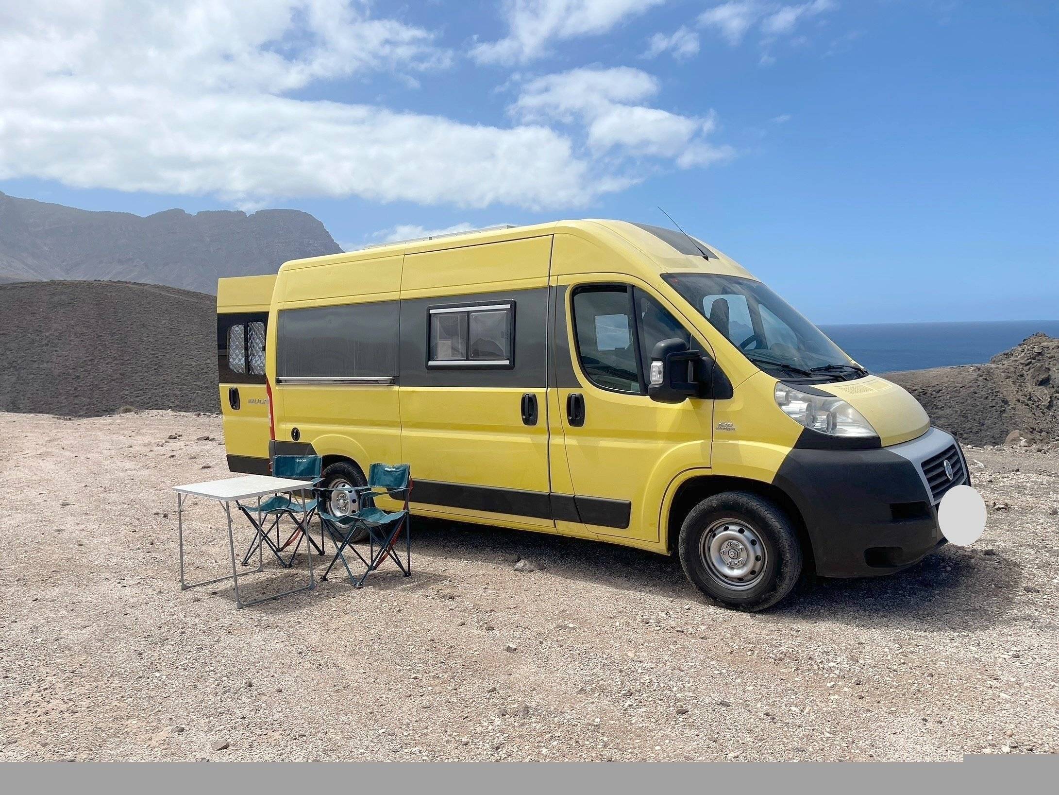 schräge Vorderansicht Fiat DUCATO - Yescapa