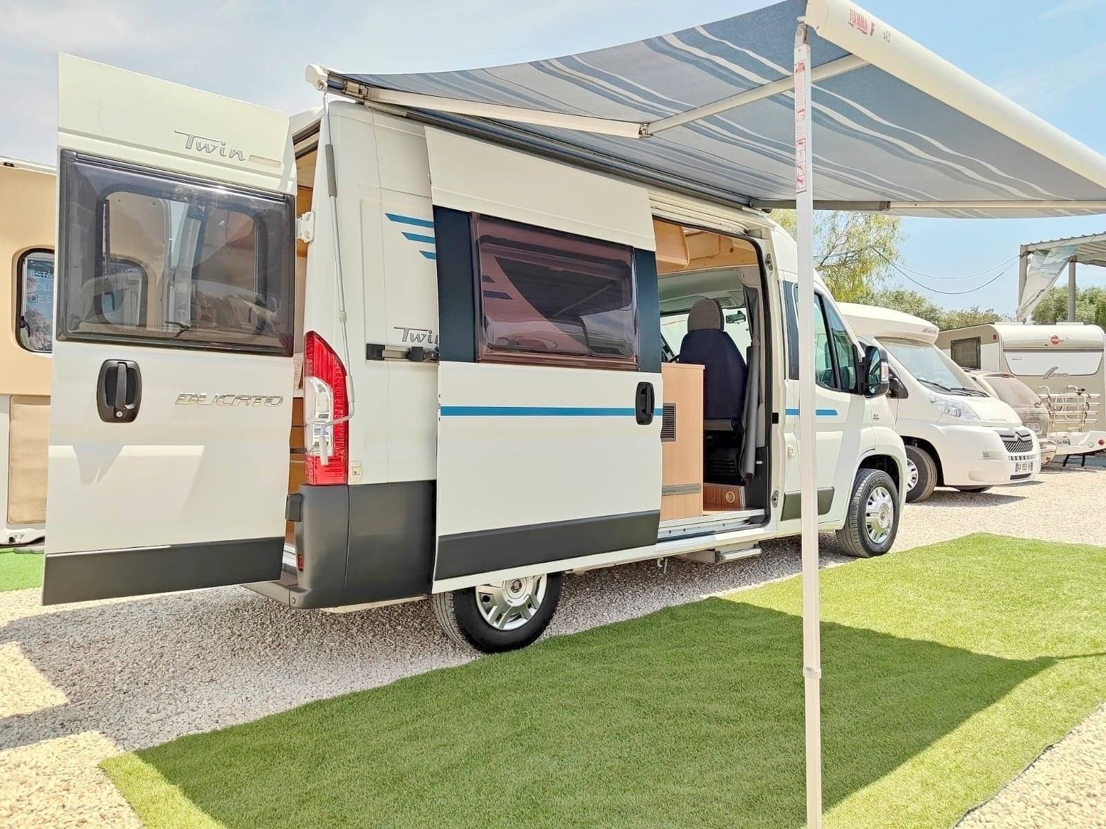 Vista del vehículo ángulo delantero Fiat Ducato - Yescapa