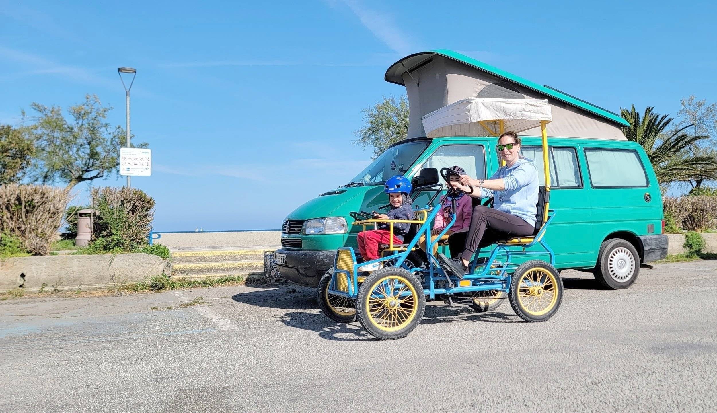 Vue avant de 3/4 Volkswagen Transporter T4 2.5 TDI 102 Cv - Yescapa