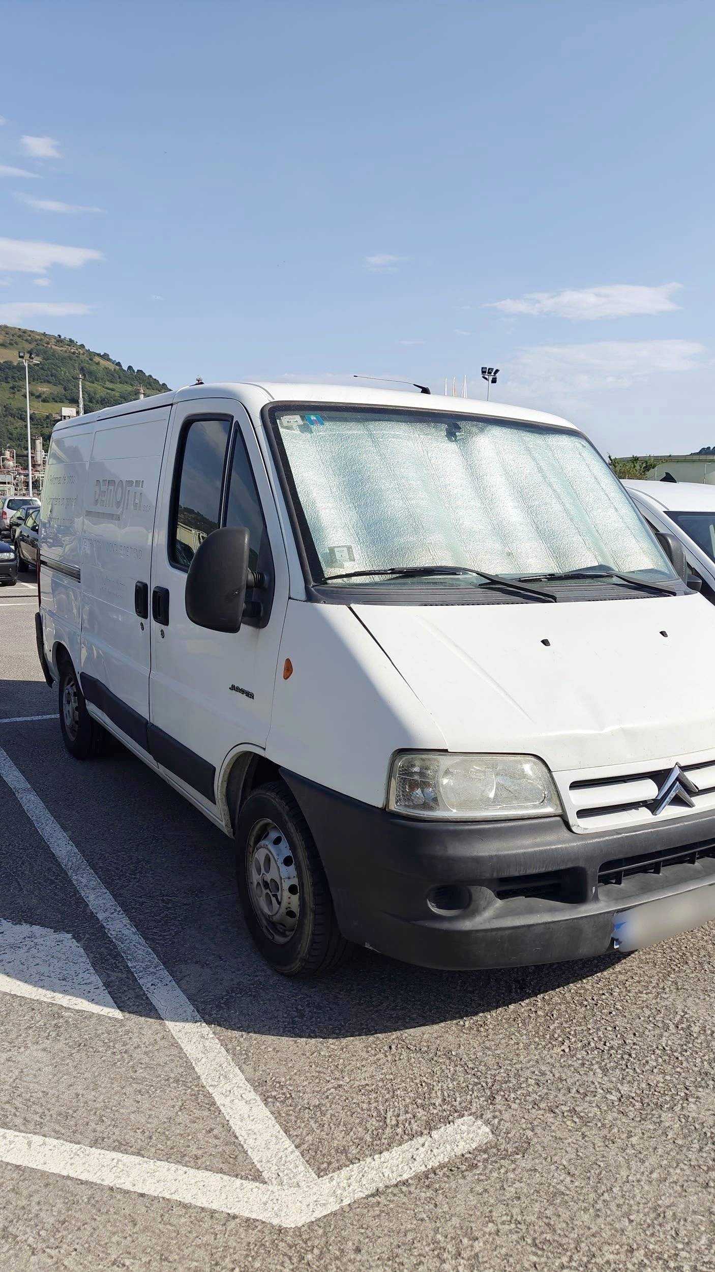 Vista de 3/4 Citroën Jumper - Yescapa