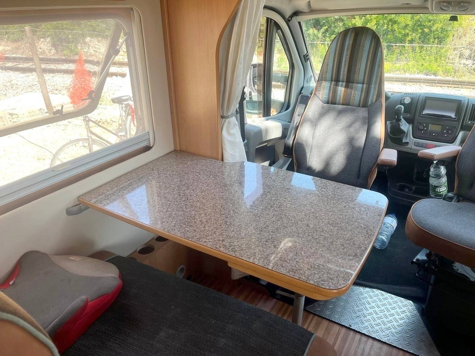 Dining Area Fiat Fiat Multijet 2   2,3 L   150 CV - Yescapa