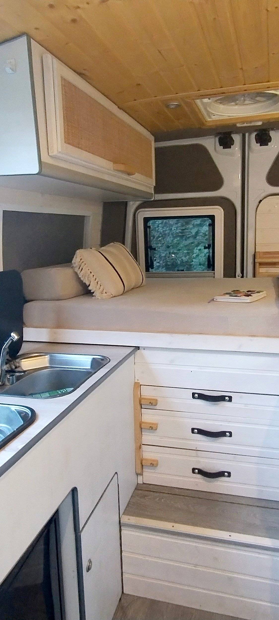 Berth Opel Movano - Yescapa