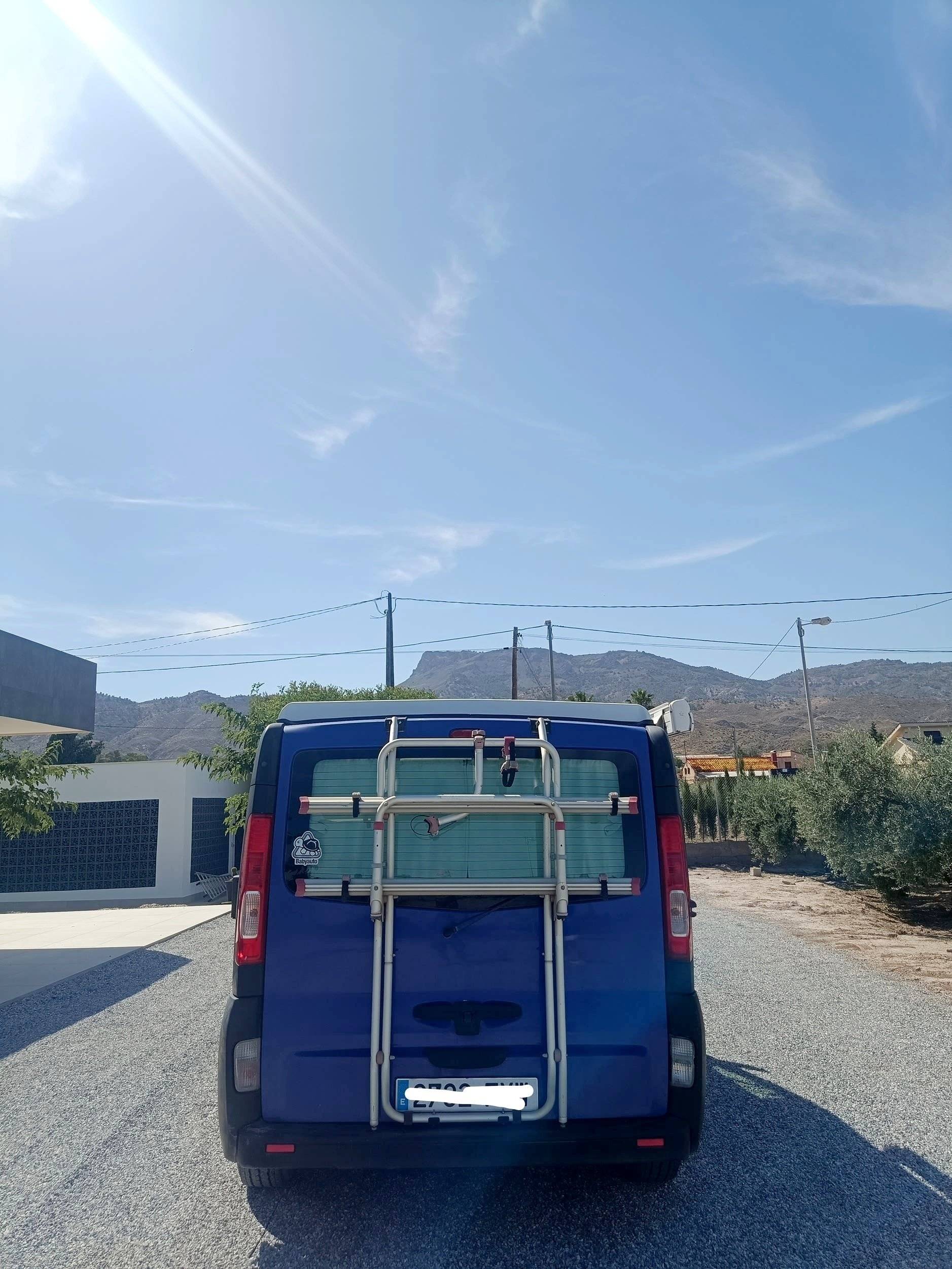 Achterkant Renault Trafic - Yescapa