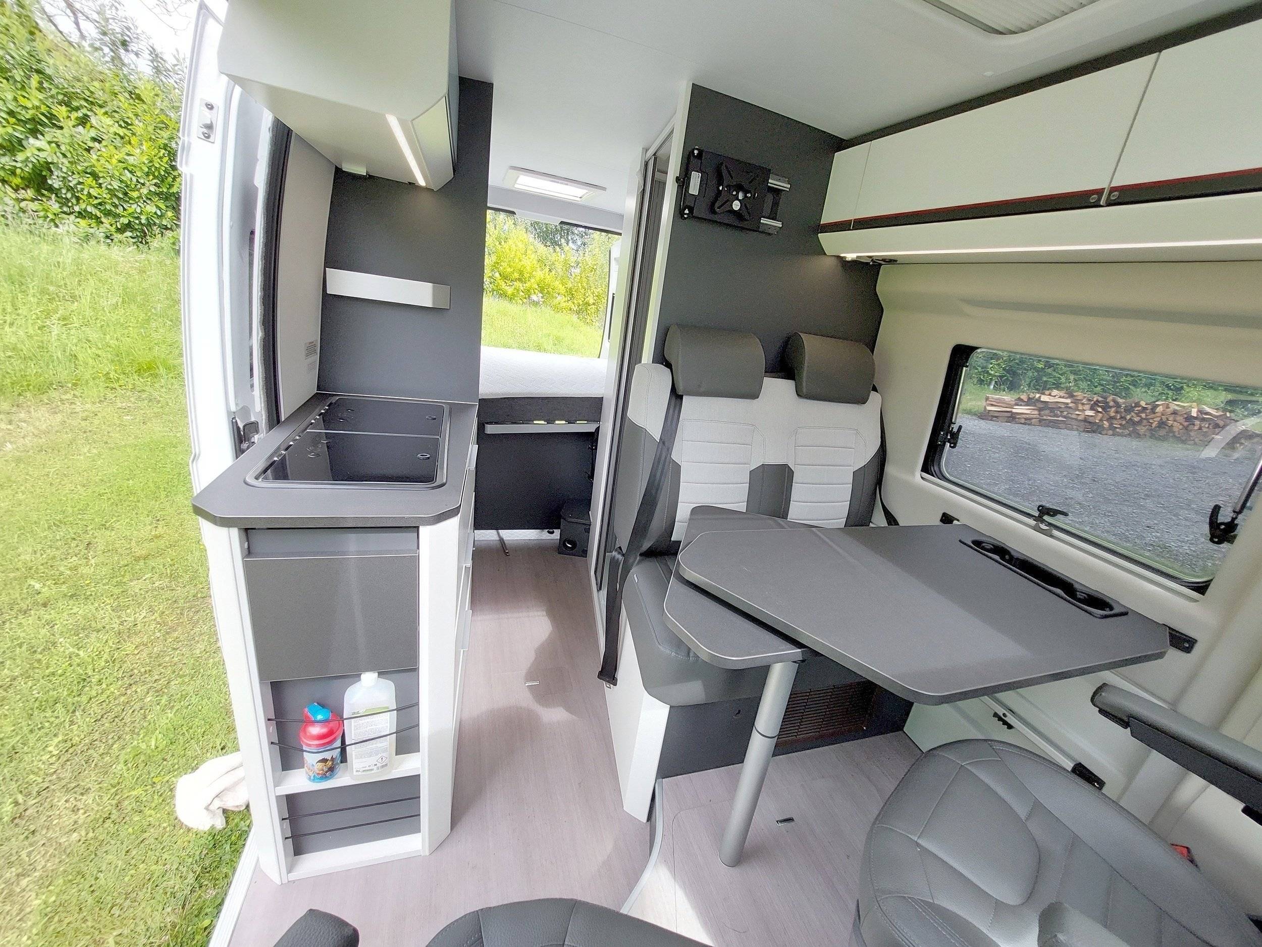 Dining Area Fiat Ducato 2,3 l 148 ch - Yescapa