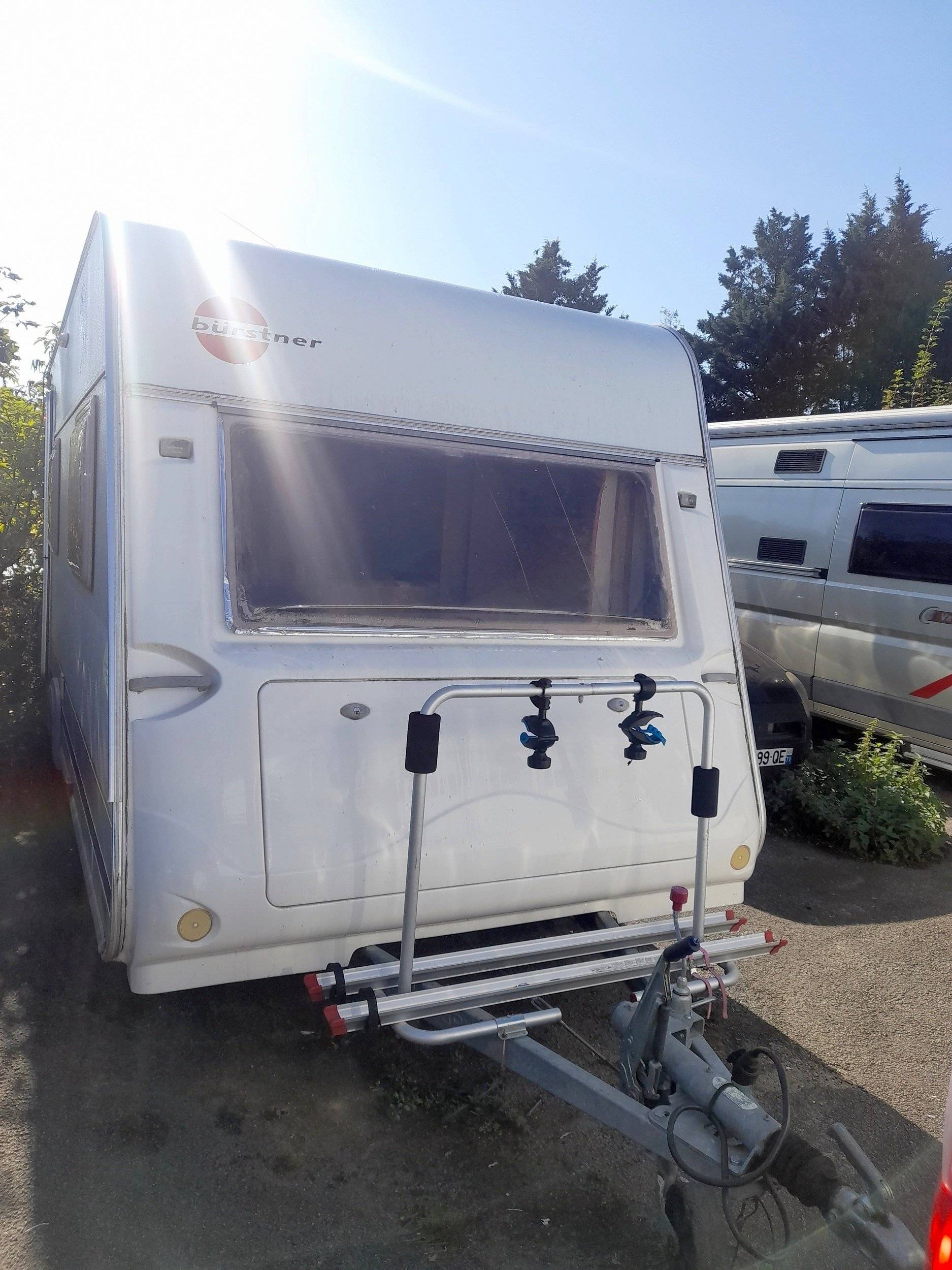 Vista del vehicle angle davanter Citroën - Yescapa