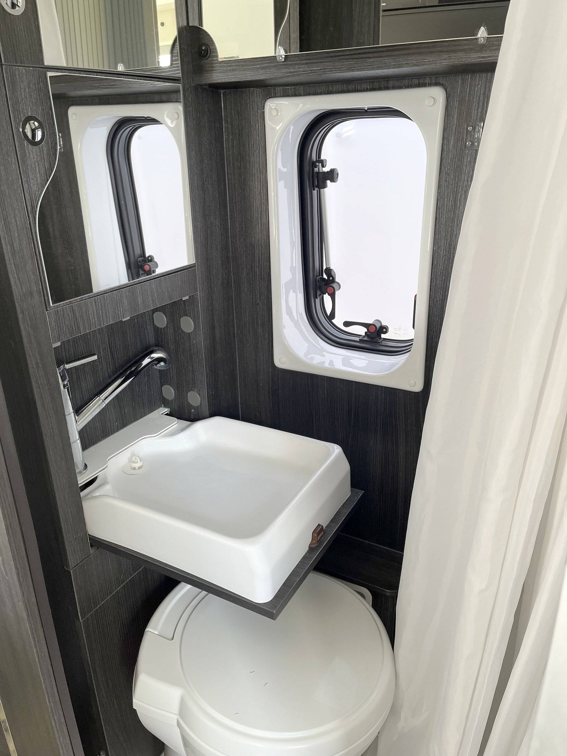 Benimar Benivan B144