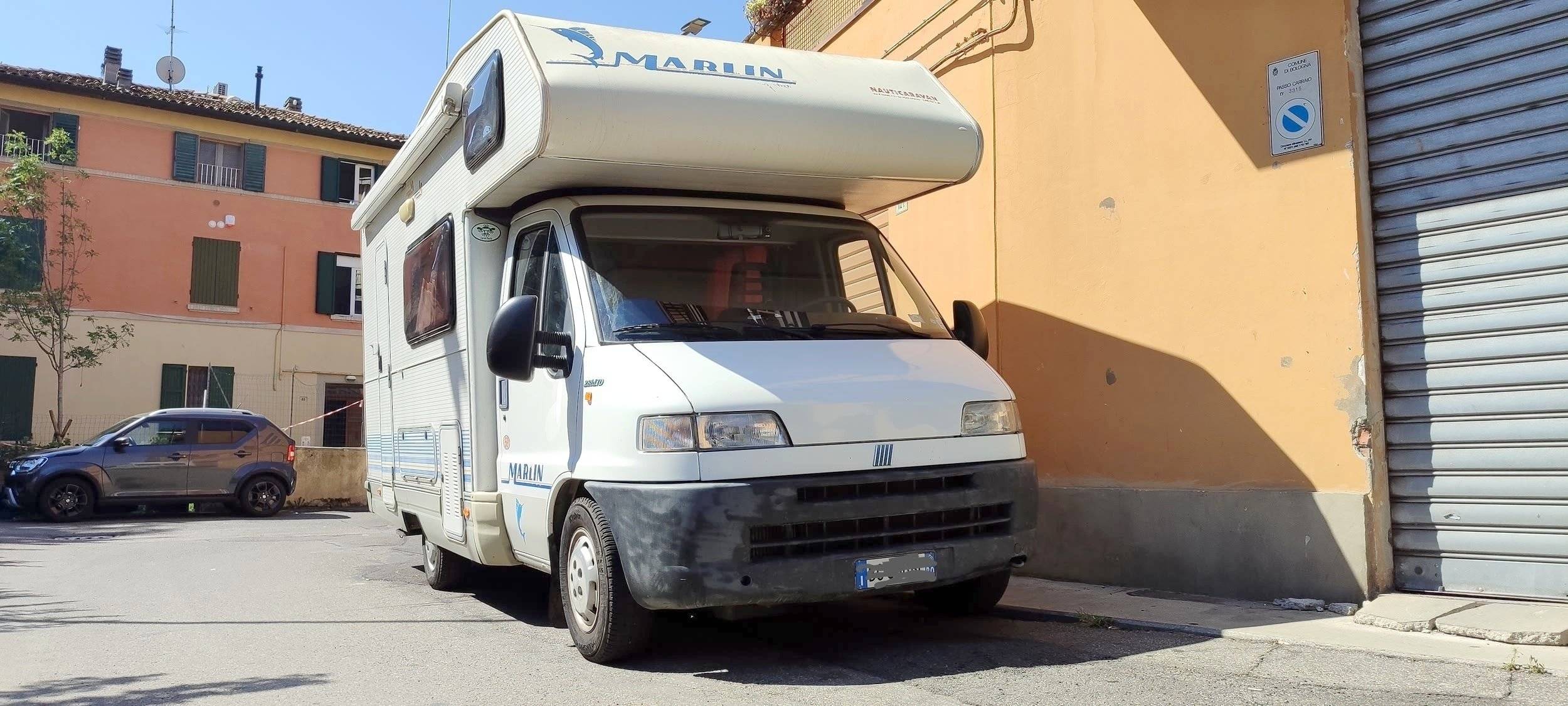 Vista frontale a ¾ Fiat Ducato 2,8 l 115 ch/Al-Ko - Yescapa
