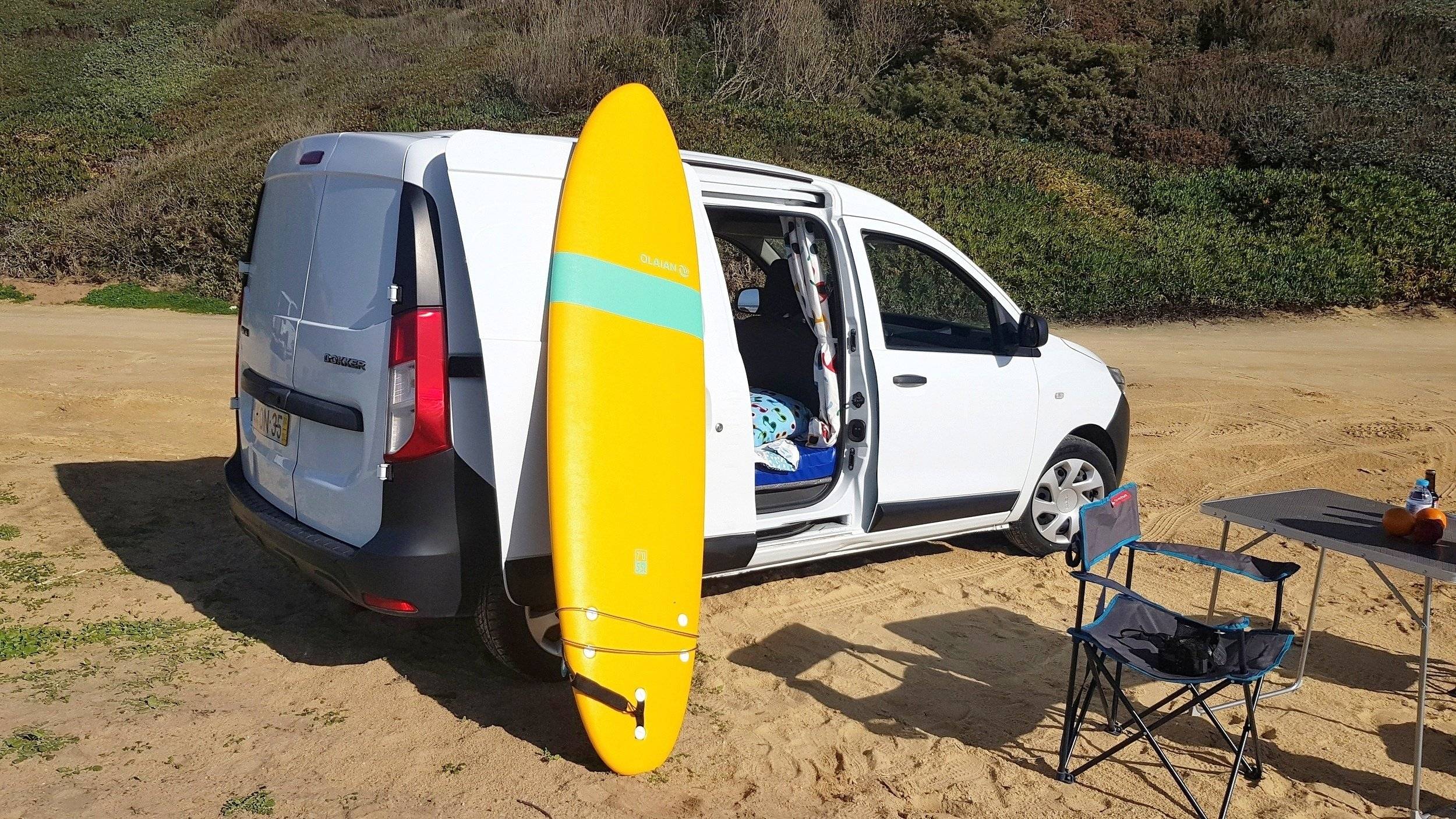 Front view from 3/4 Dacia Dokker 5 - Yescapa
