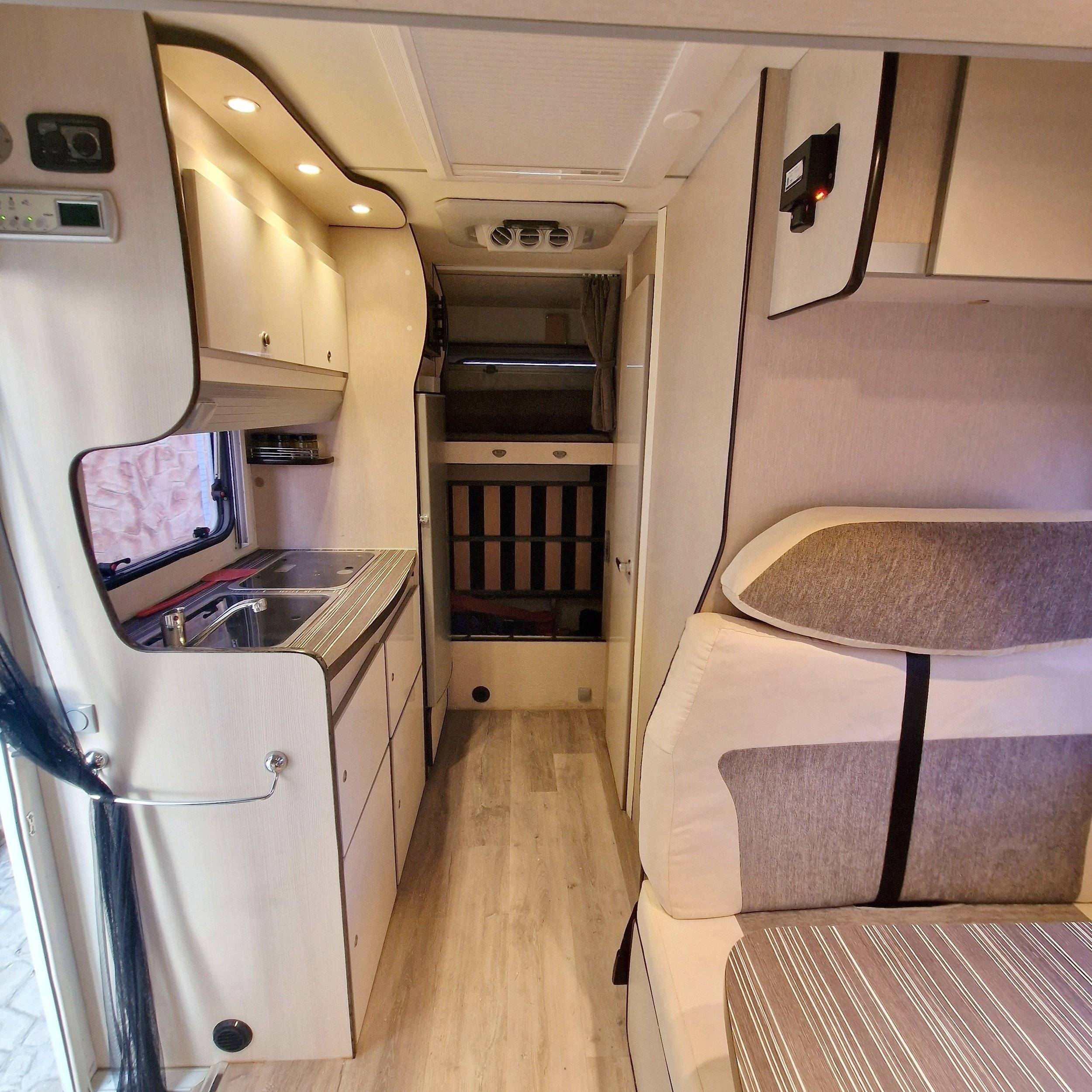 Couchages Fiat Fiat Ducato Multijet 2.3 130CV - Yescapa