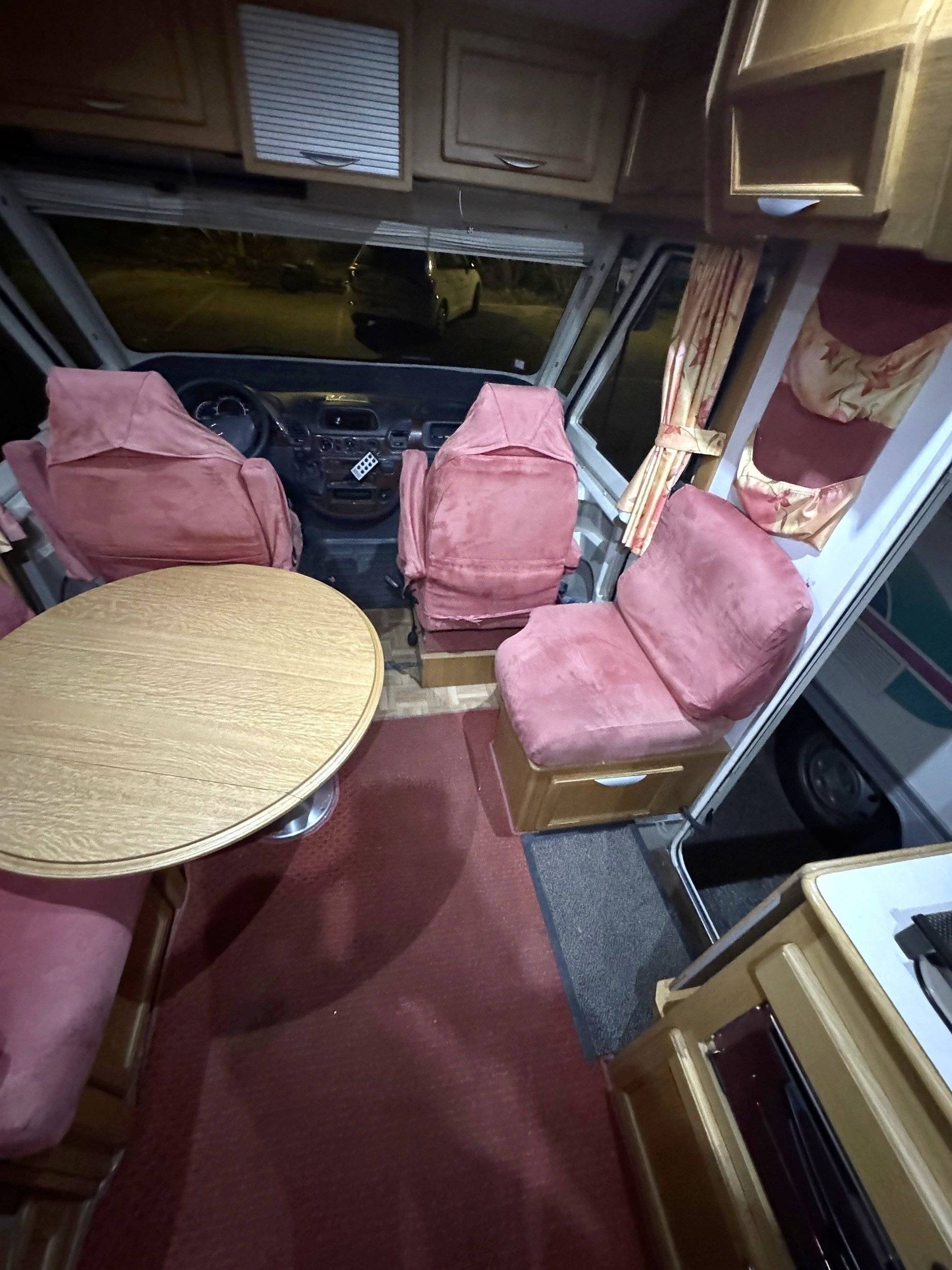 Menjador Mercedes Sprinter 316 cdi - Yescapa