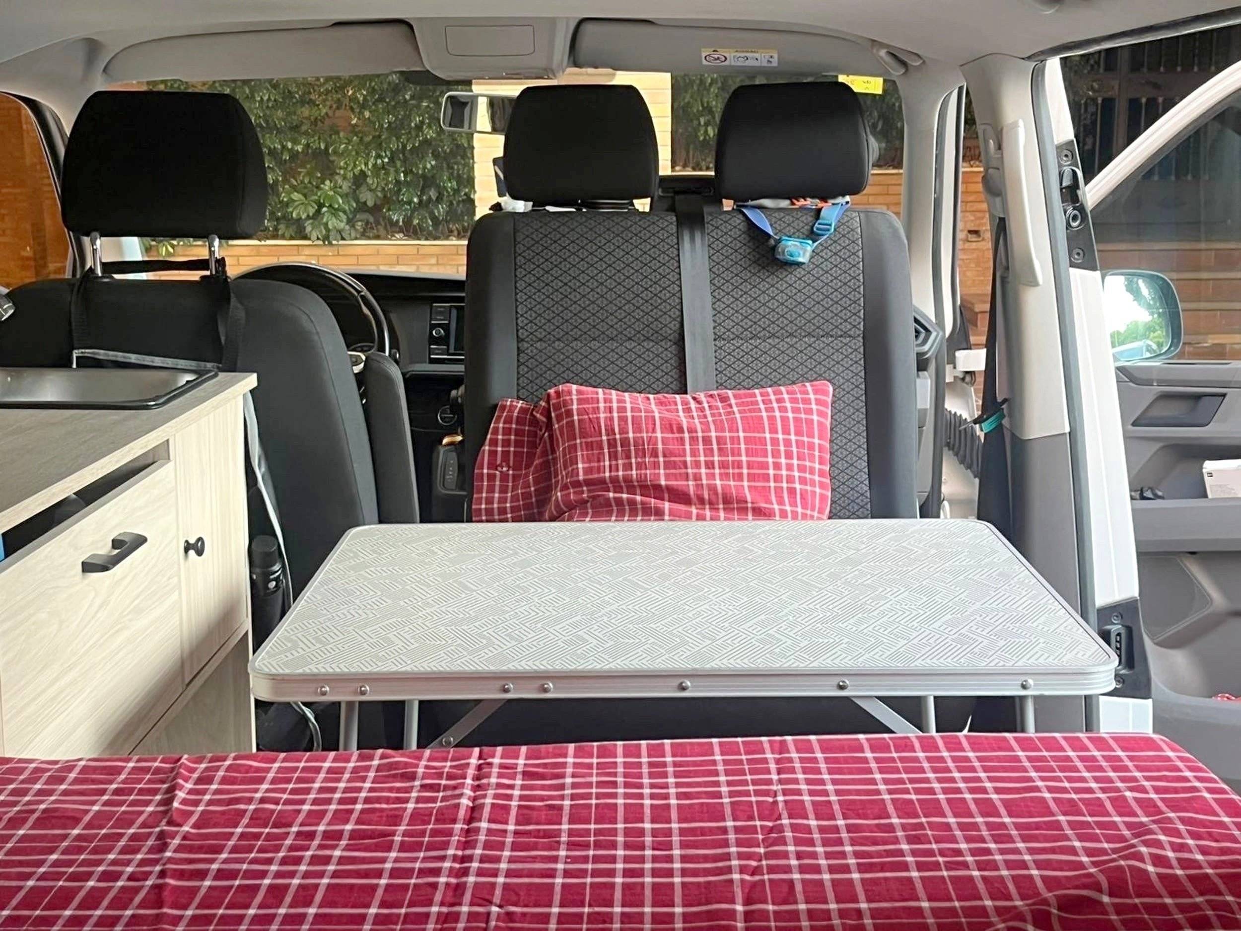 Dining Area Volkswagen T6 Long 2,0 l 150 ch - Yescapa