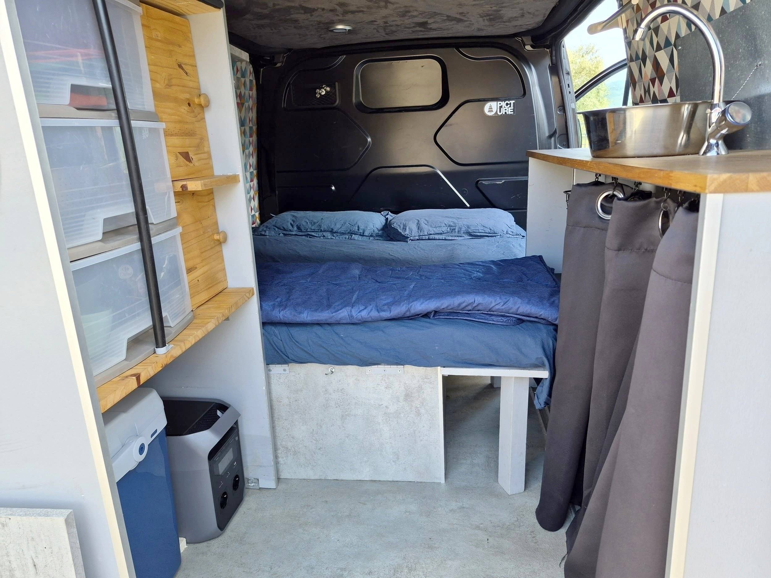 Couchages Ford Transit Custom 2,0l 105 ch - Yescapa