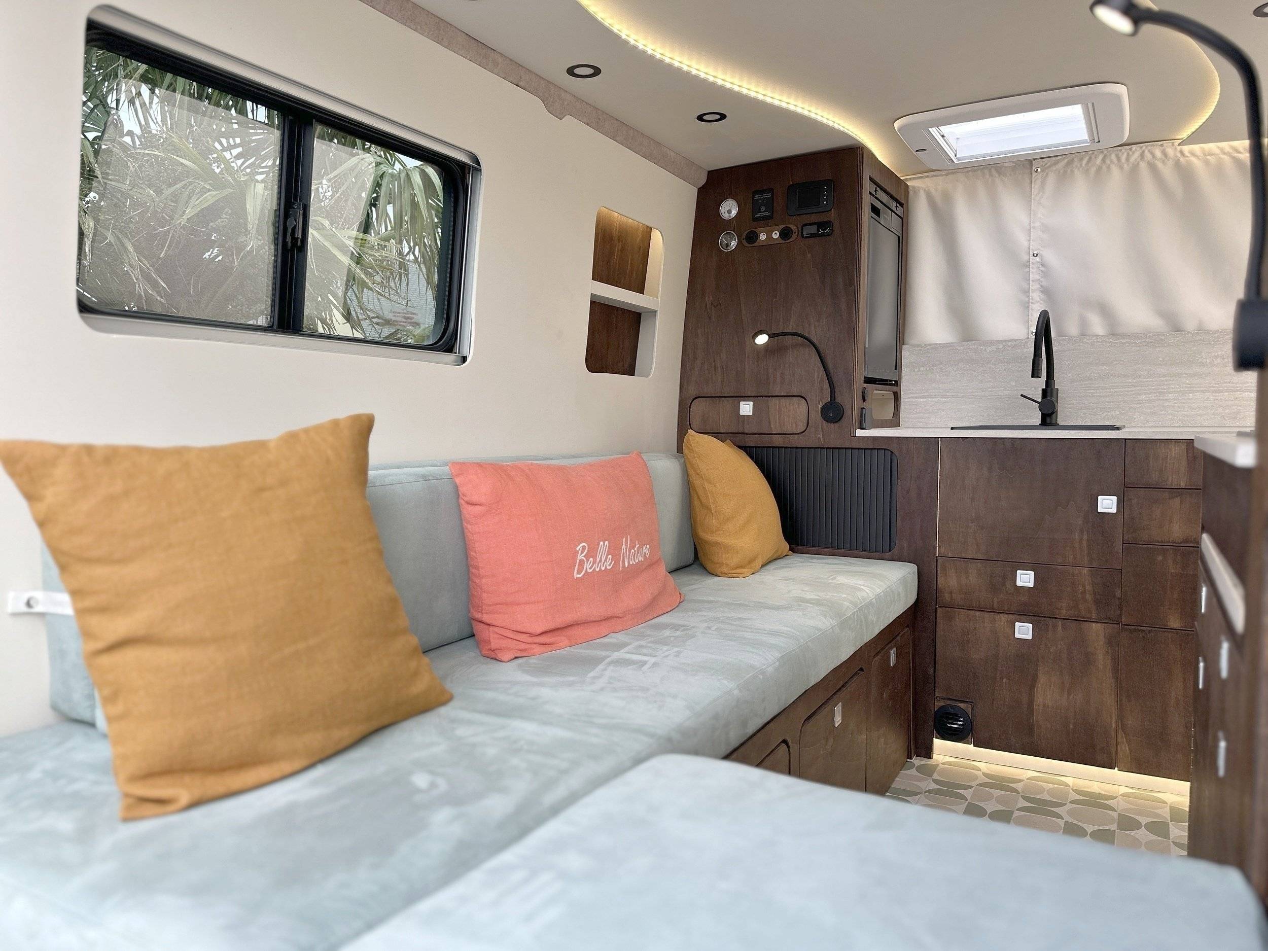 Berth Renault Renault Master II DCI80 - Yescapa