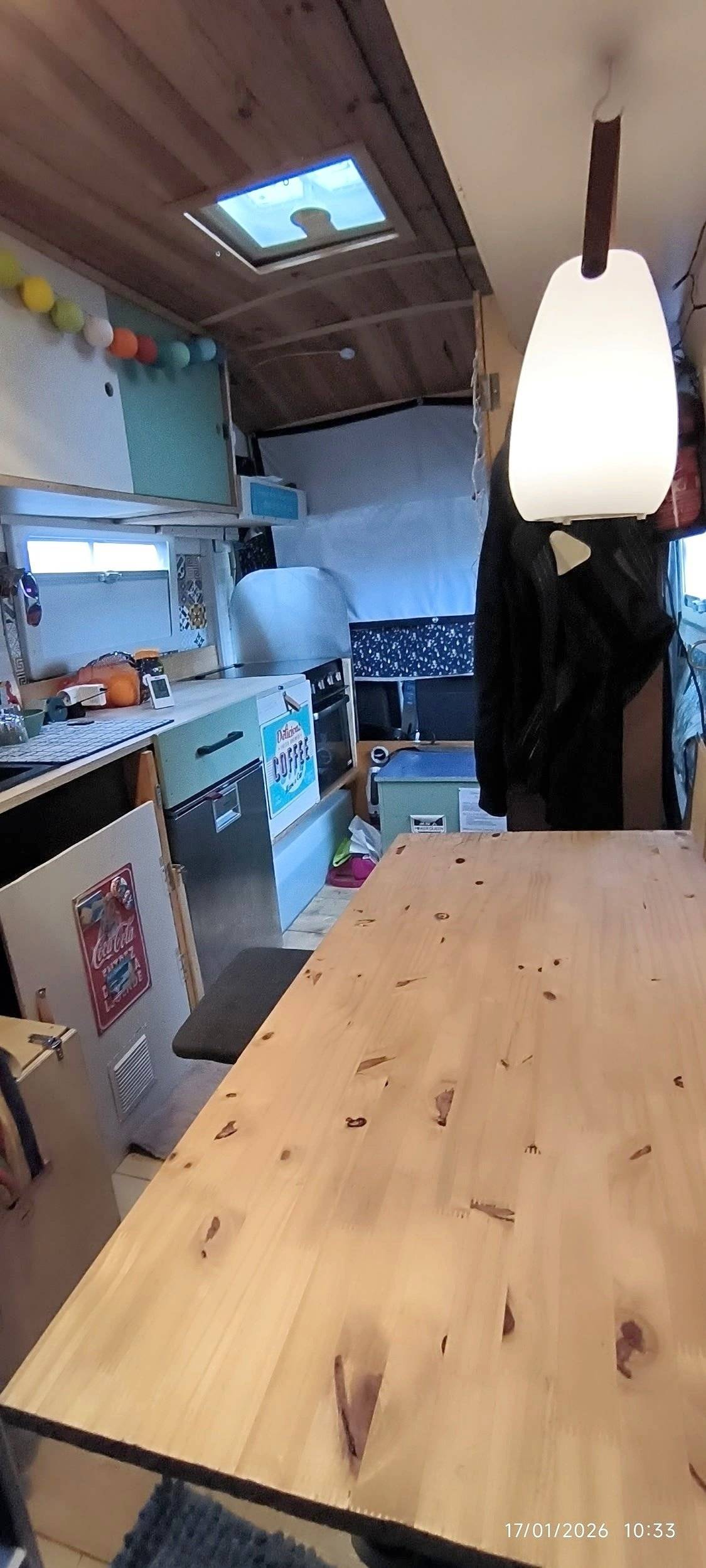 Dining Area Ford Transit 2,0 l 130 ch - Yescapa