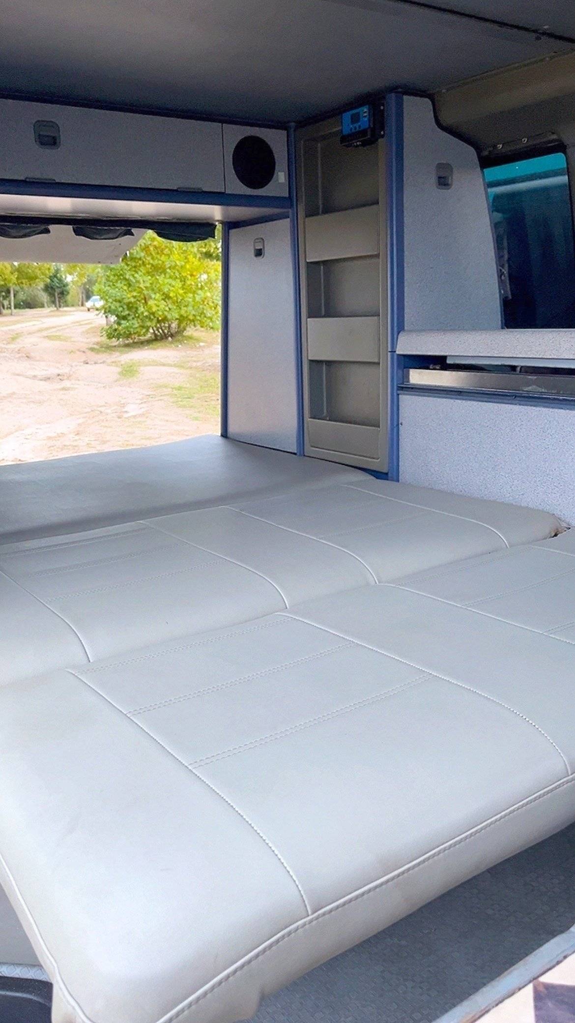 Schlafplätze Volkswagen Transporter 1.9 TDI - Yescapa