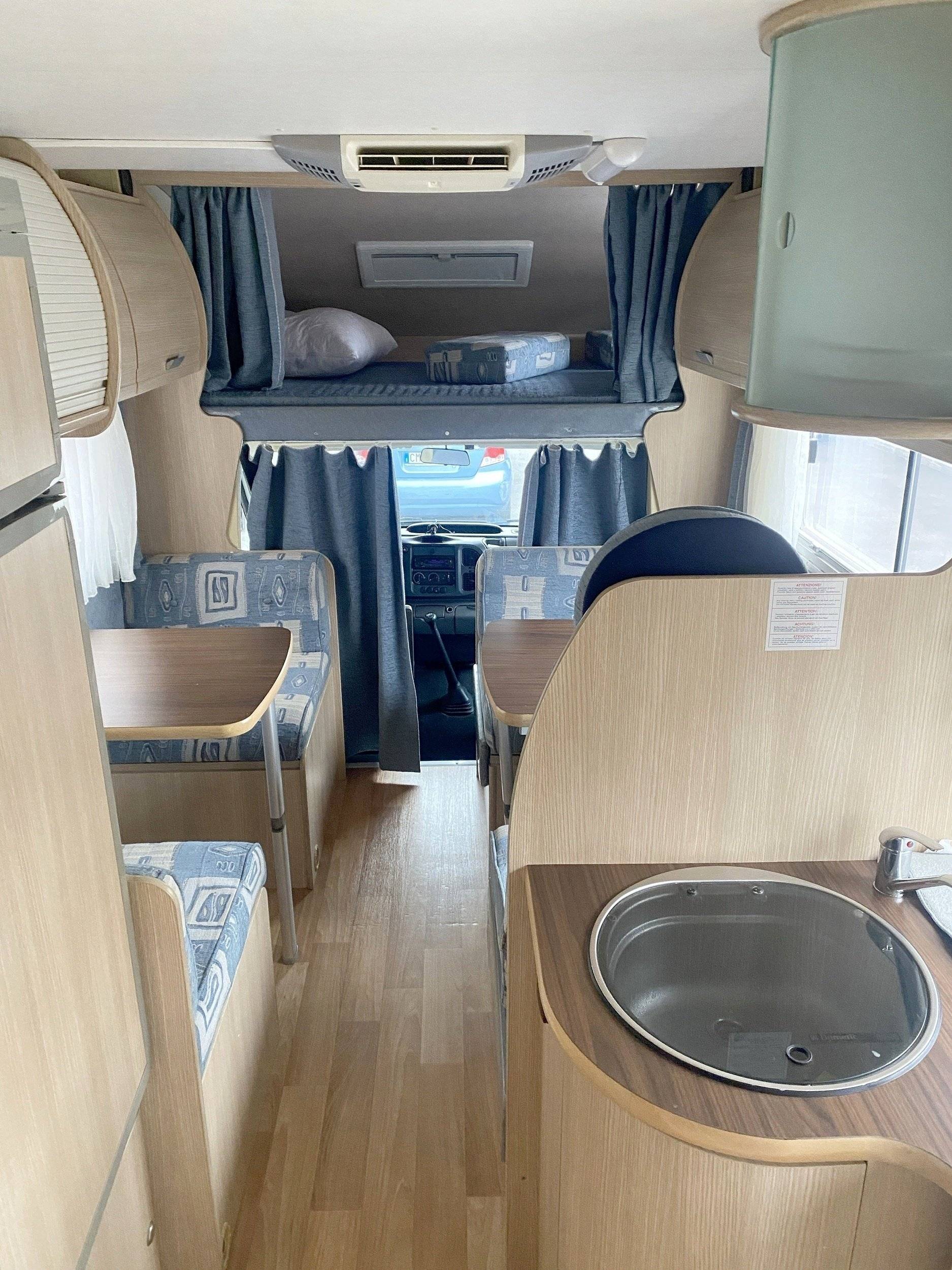 slaapplaatsen Ford Transit 2,4 l 140 ch - Yescapa