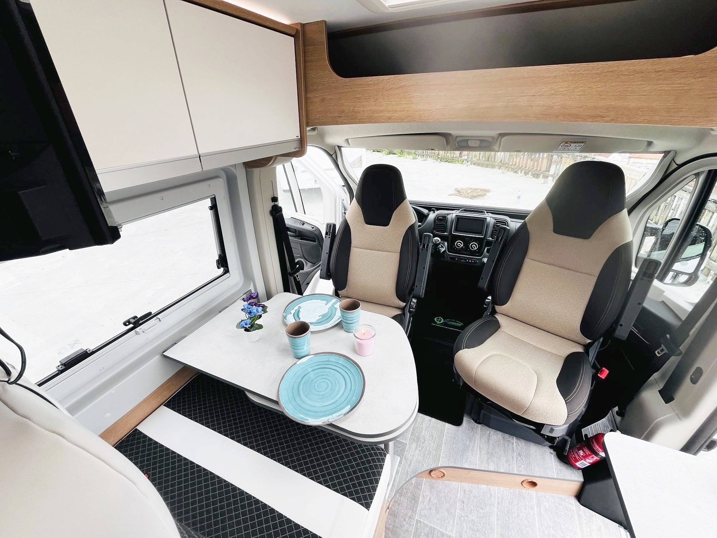 Coin repas Peugeot Boxer 2,2 l hdi 130 ch - Yescapa