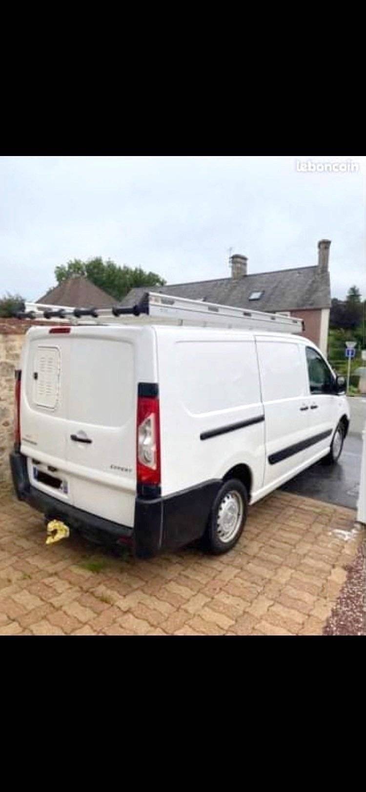 Ansicht von hinten Peugeot Expert 1,6 l 95 ch - Yescapa