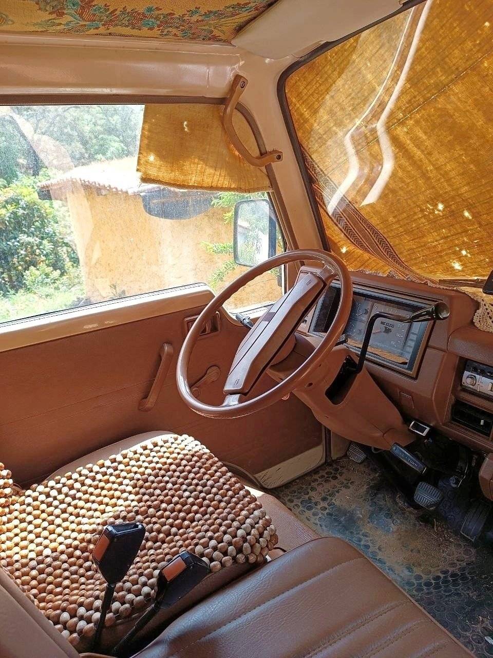 nissan Urvan