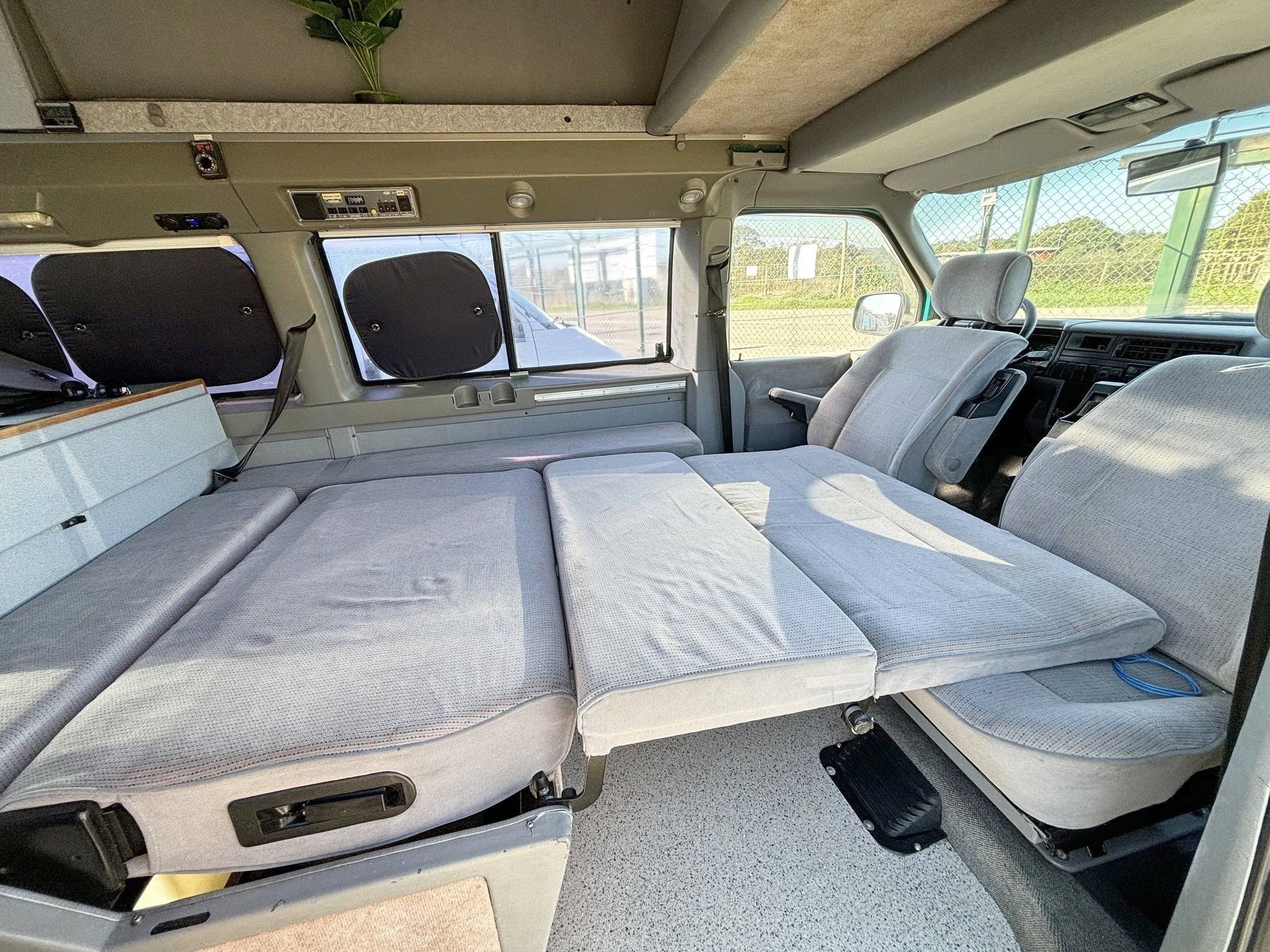 Couchages Volkswagen Transporter T4 Multivan - Yescapa