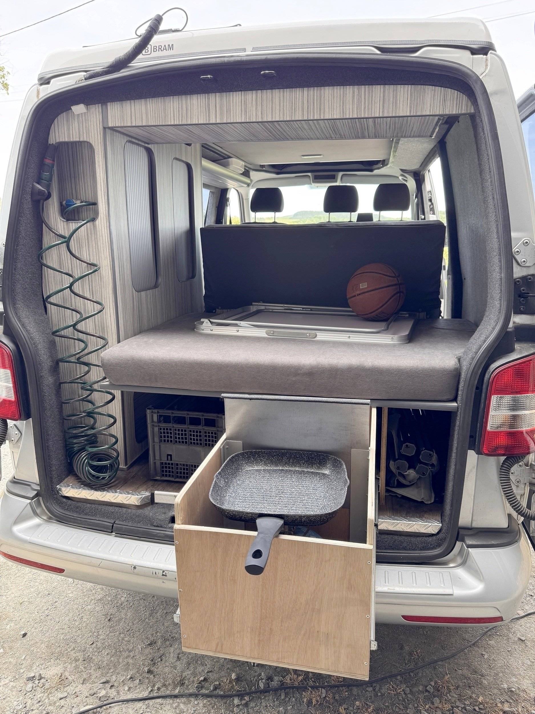 Menjador Volkswagen T5 2 l 180 ch - Yescapa