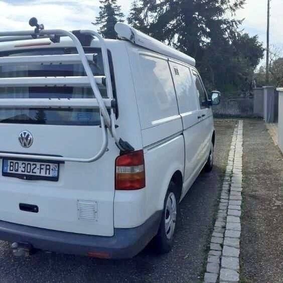 Front view from 3/4 Volkswagen T3 - Yescapa