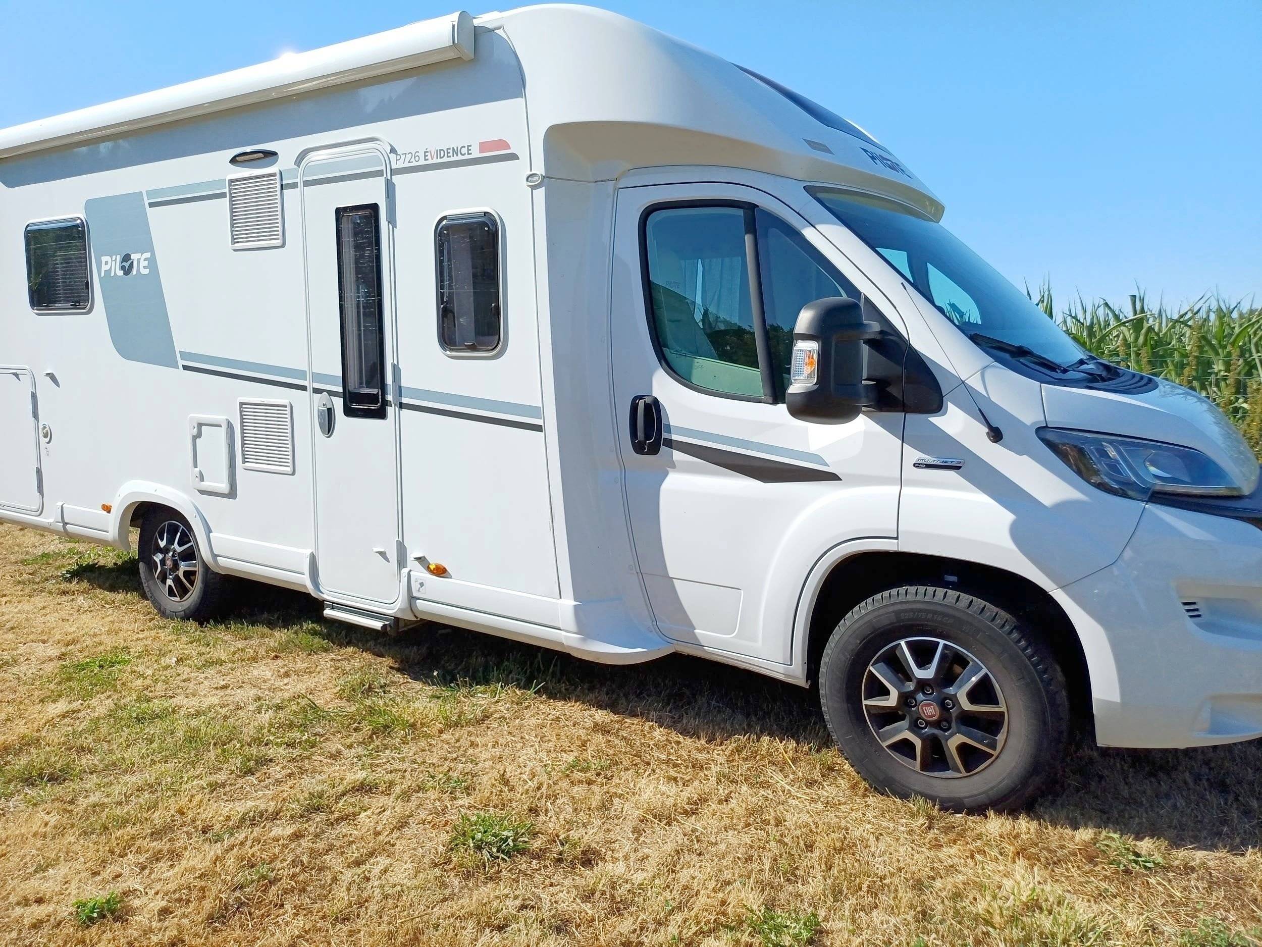 Vista de 3/4 Fiat Ducato 2,2 l Multijet 120 ch. - Yescapa