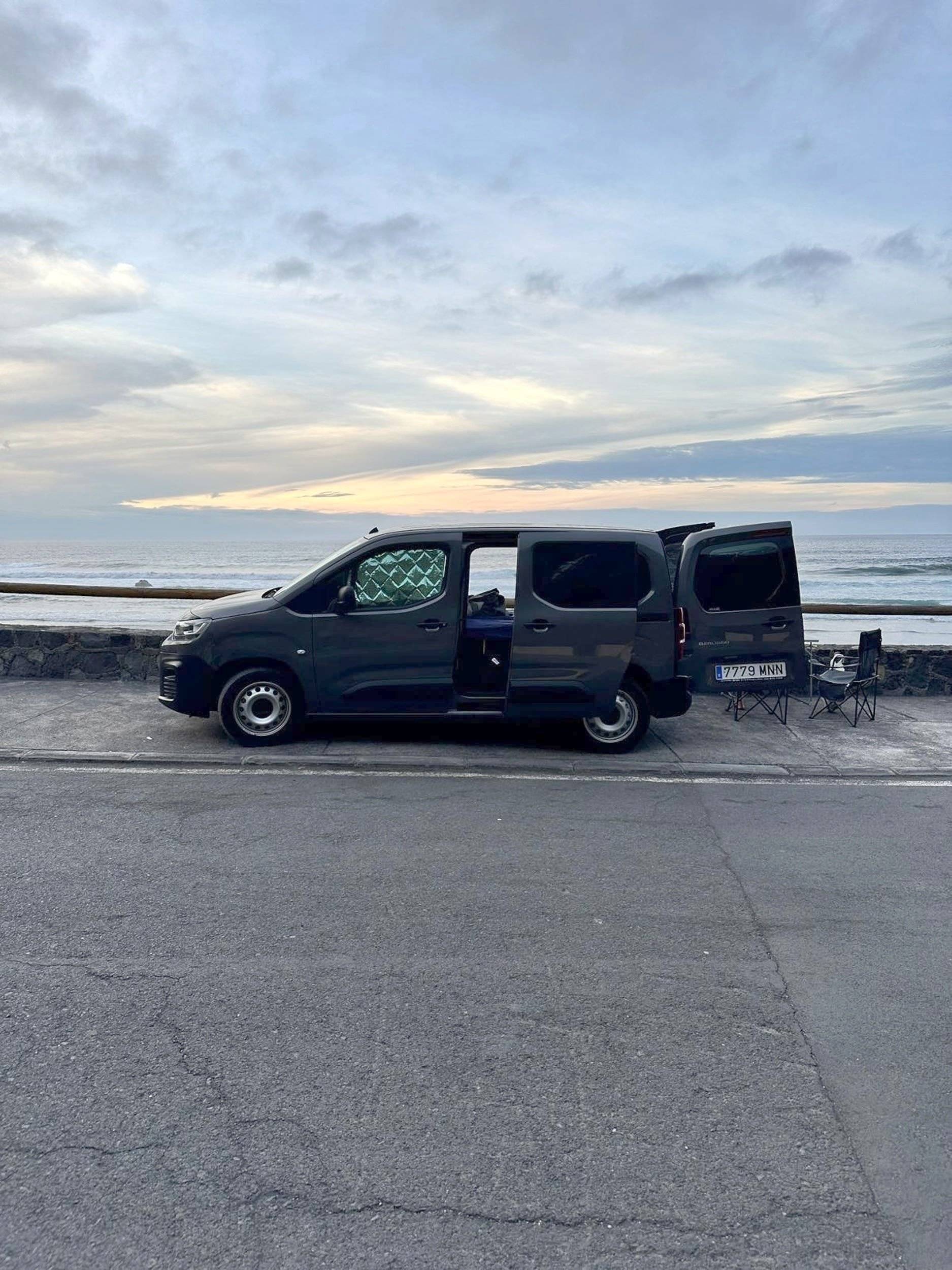 schräge Vorderansicht Citroën Berlingo - Yescapa