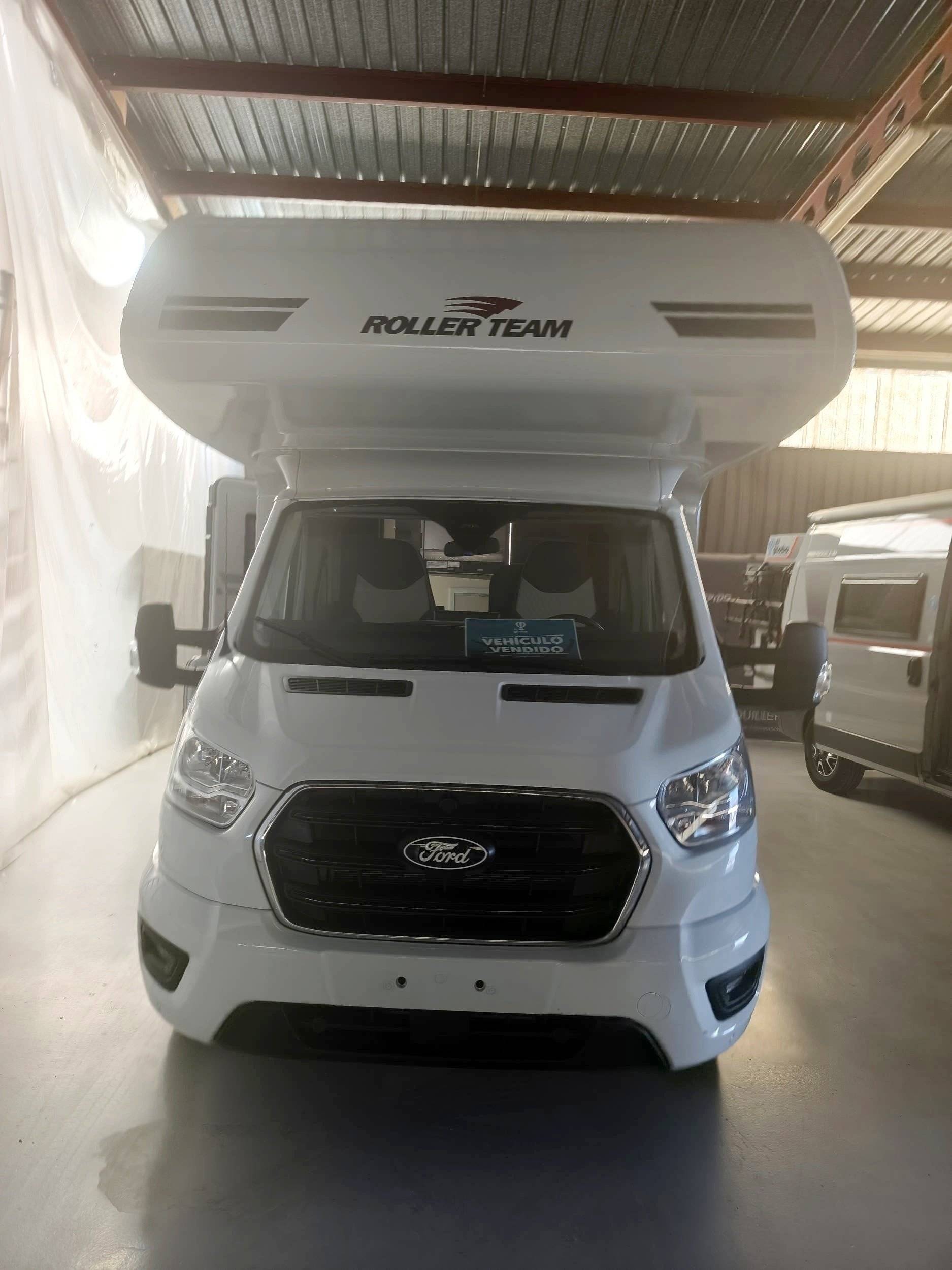 Front view from 3/4 Ford FORD WERKE GMBH - Yescapa