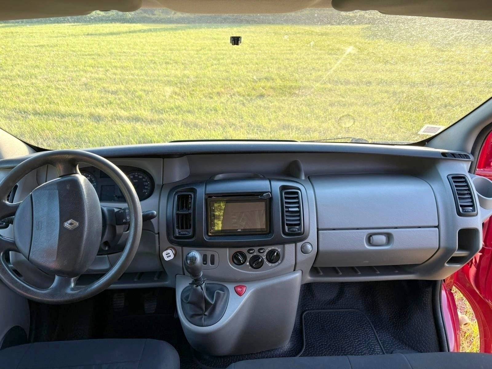Fahrerbereich Renault Trafic 2 l 115 ch 2.0 dci | L2H1 - Yescapa