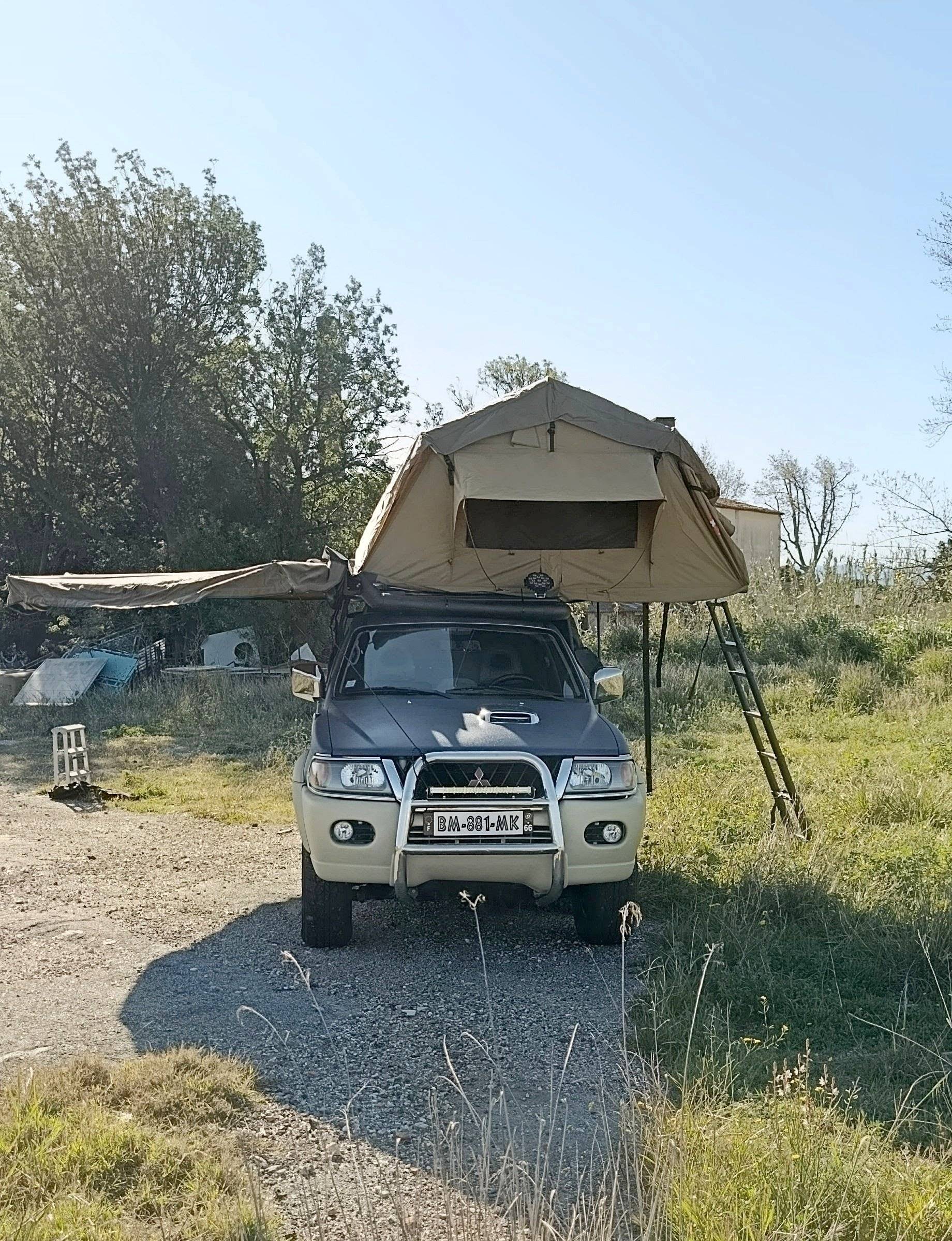 Front view from 3/4  - Yescapa