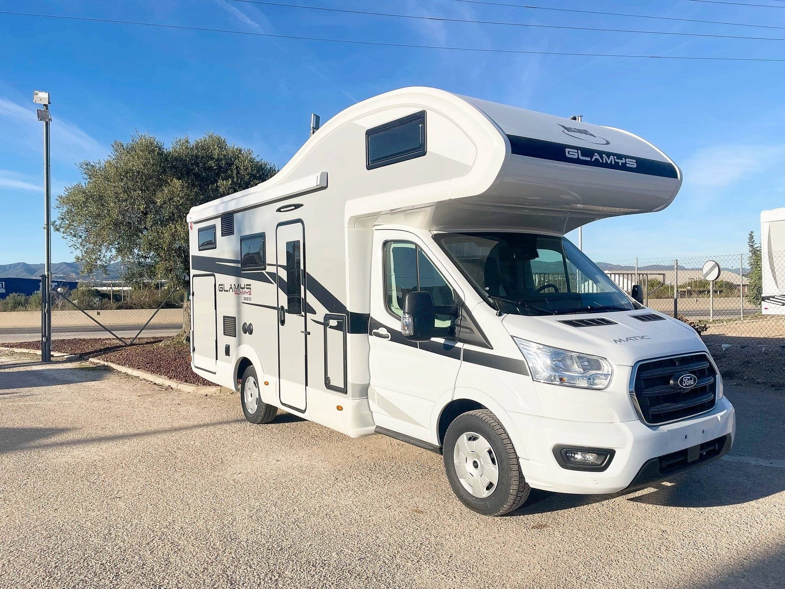 Vue avant de 3/4 Ford - Yescapa