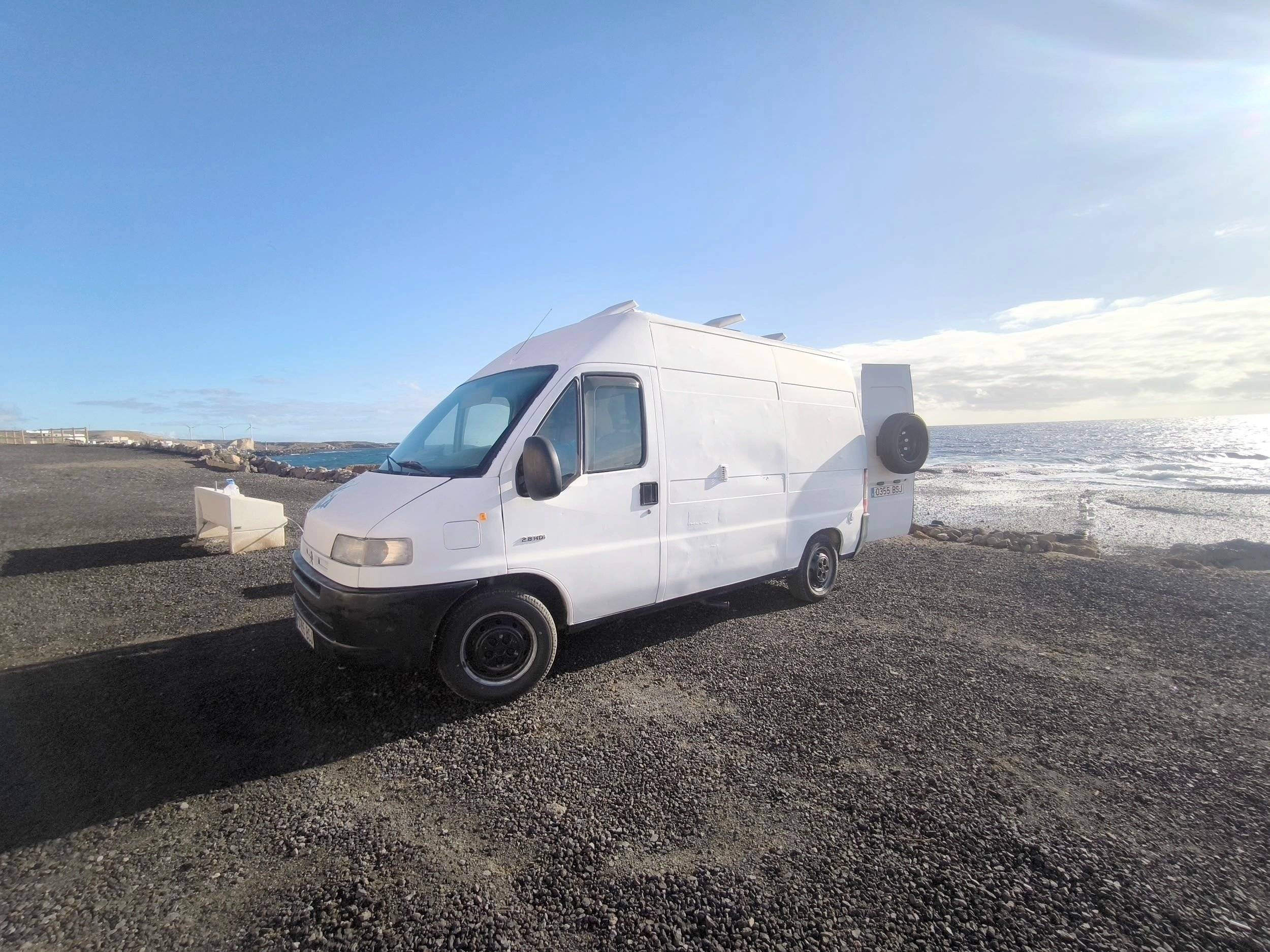 Voorkant 3/4 Citroën Jumper 2,8 HDI 127 cv - Yescapa