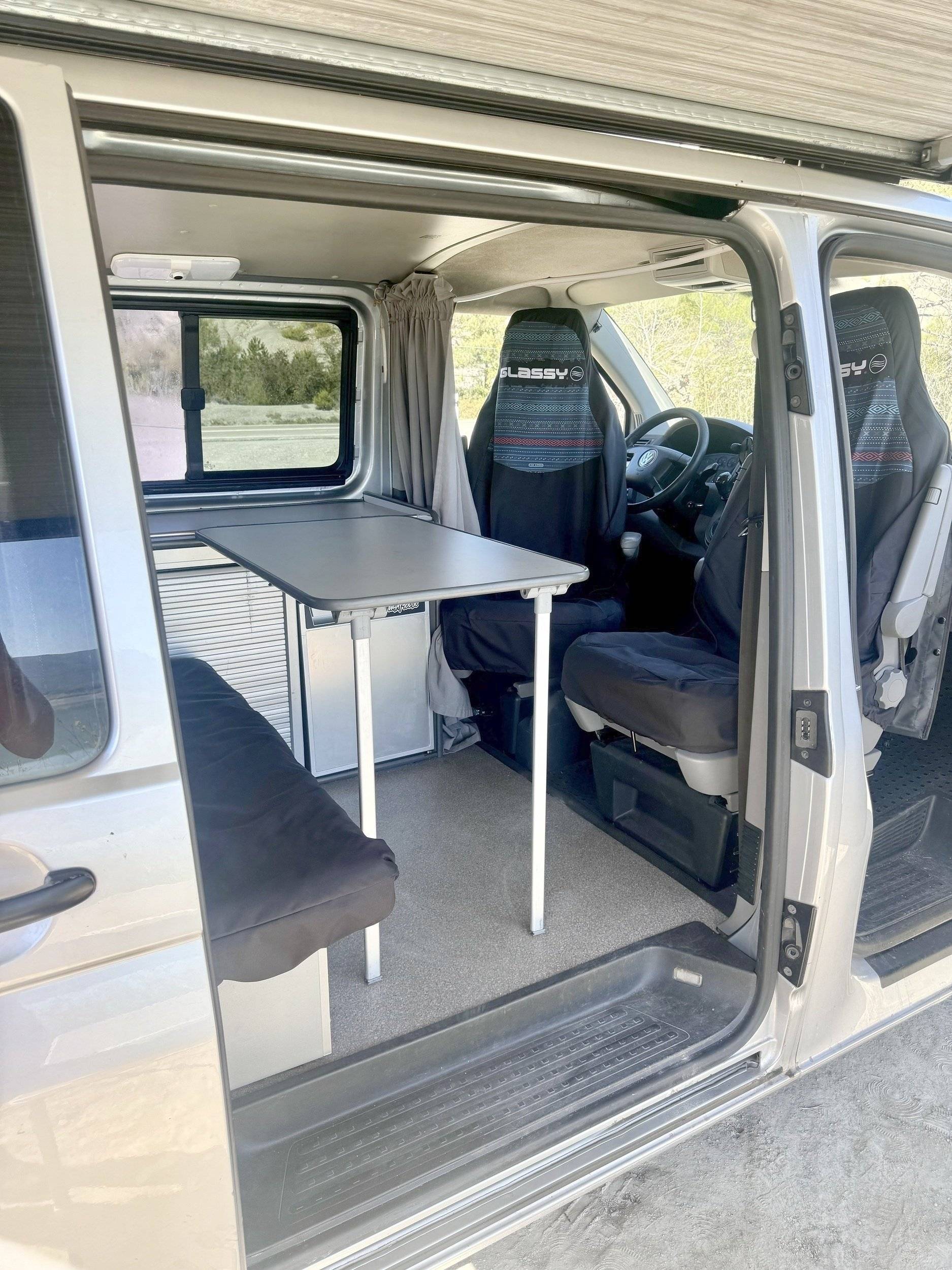 Dinette Volkswagen T5 1,9 l 102 ch - Yescapa