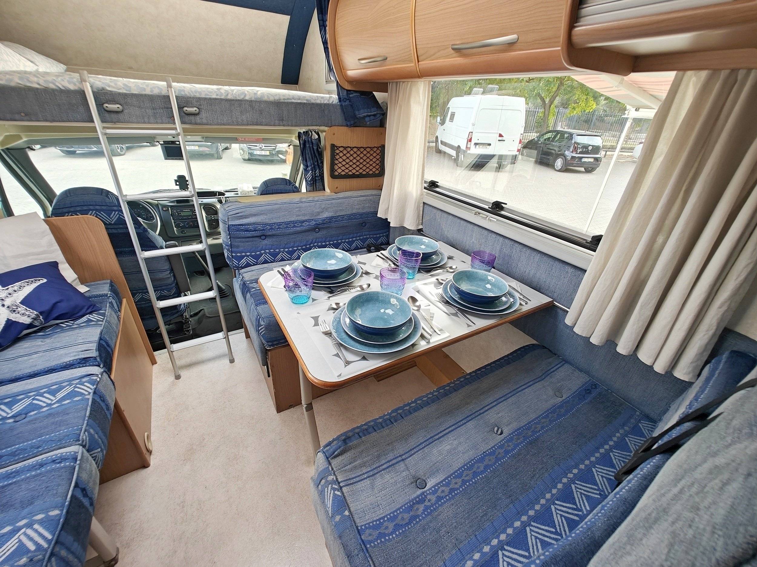 Dinette Ford Transit 2,4 l TDCi 140 ch. - Yescapa