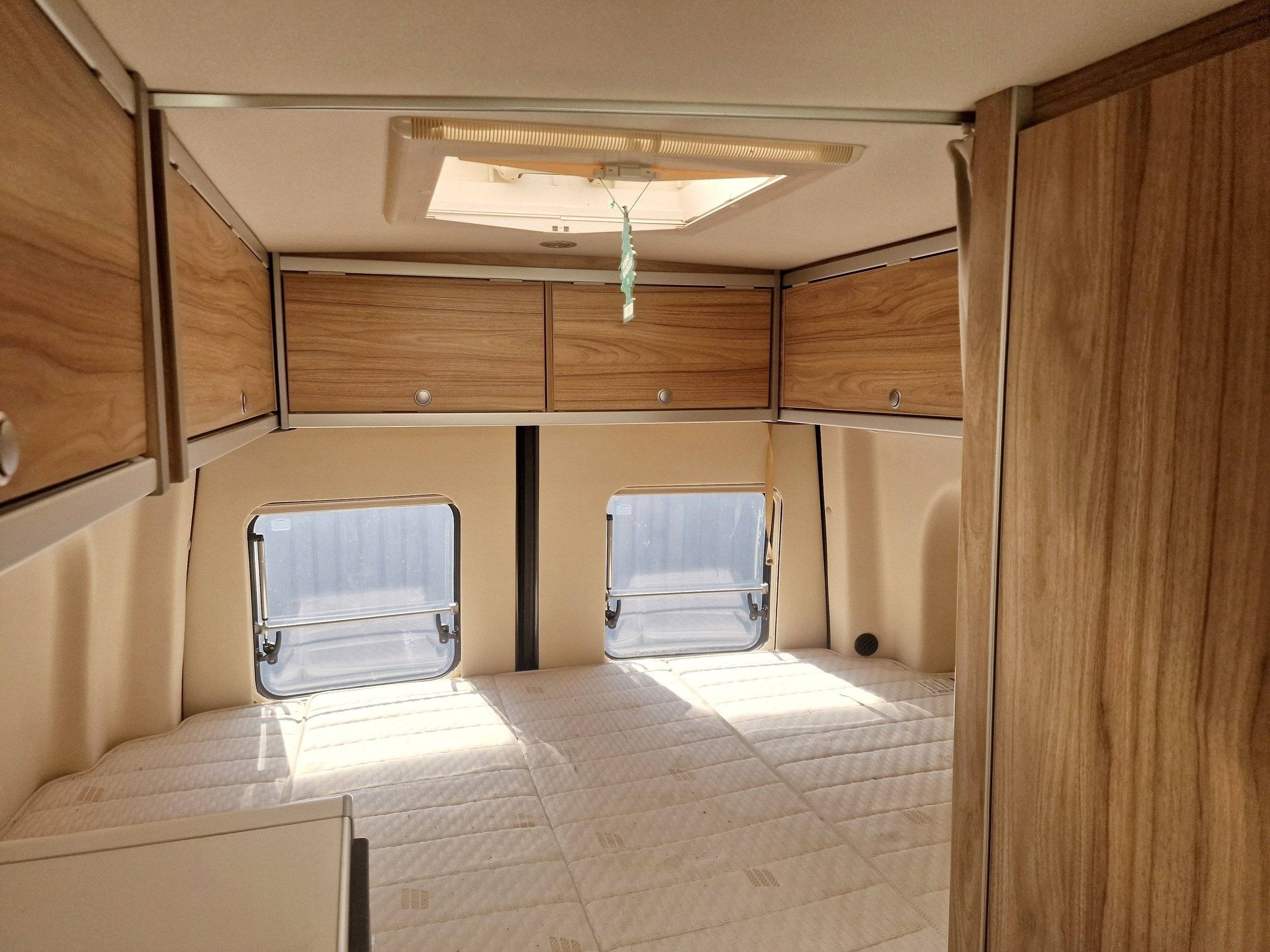 Schlafplätze Mercedes Sprinter 319 4x4 - Yescapa