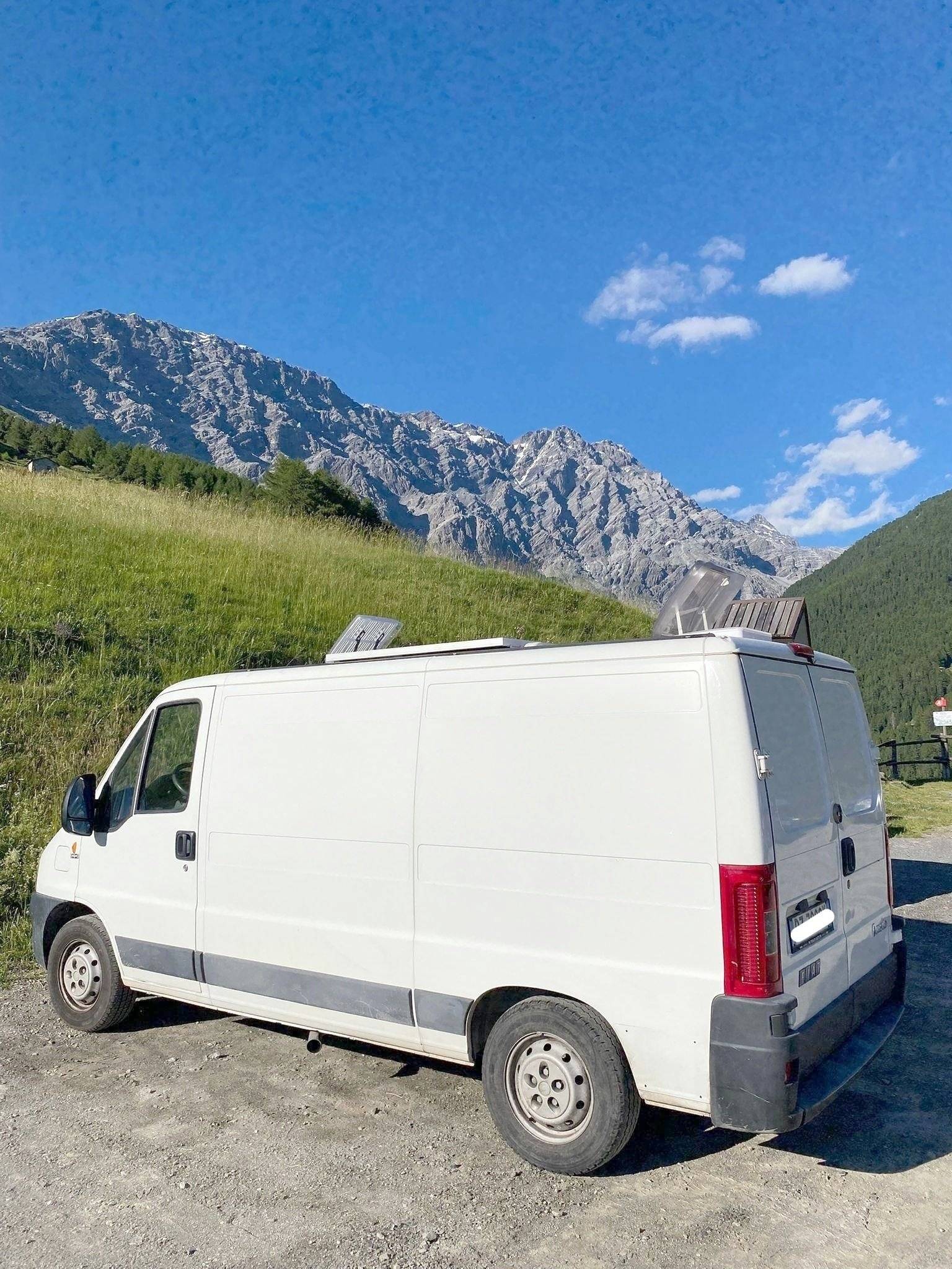 Vue avant de 3/4 Fiat - Yescapa