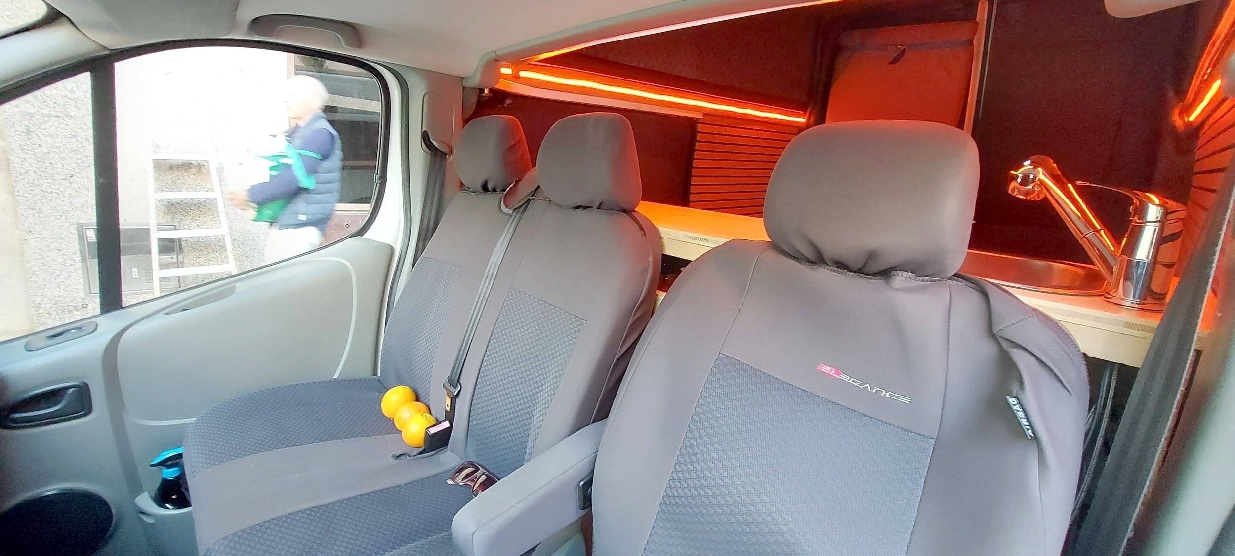 Cabina de condução Renault Trafic 2,0 l 90 ch - Yescapa