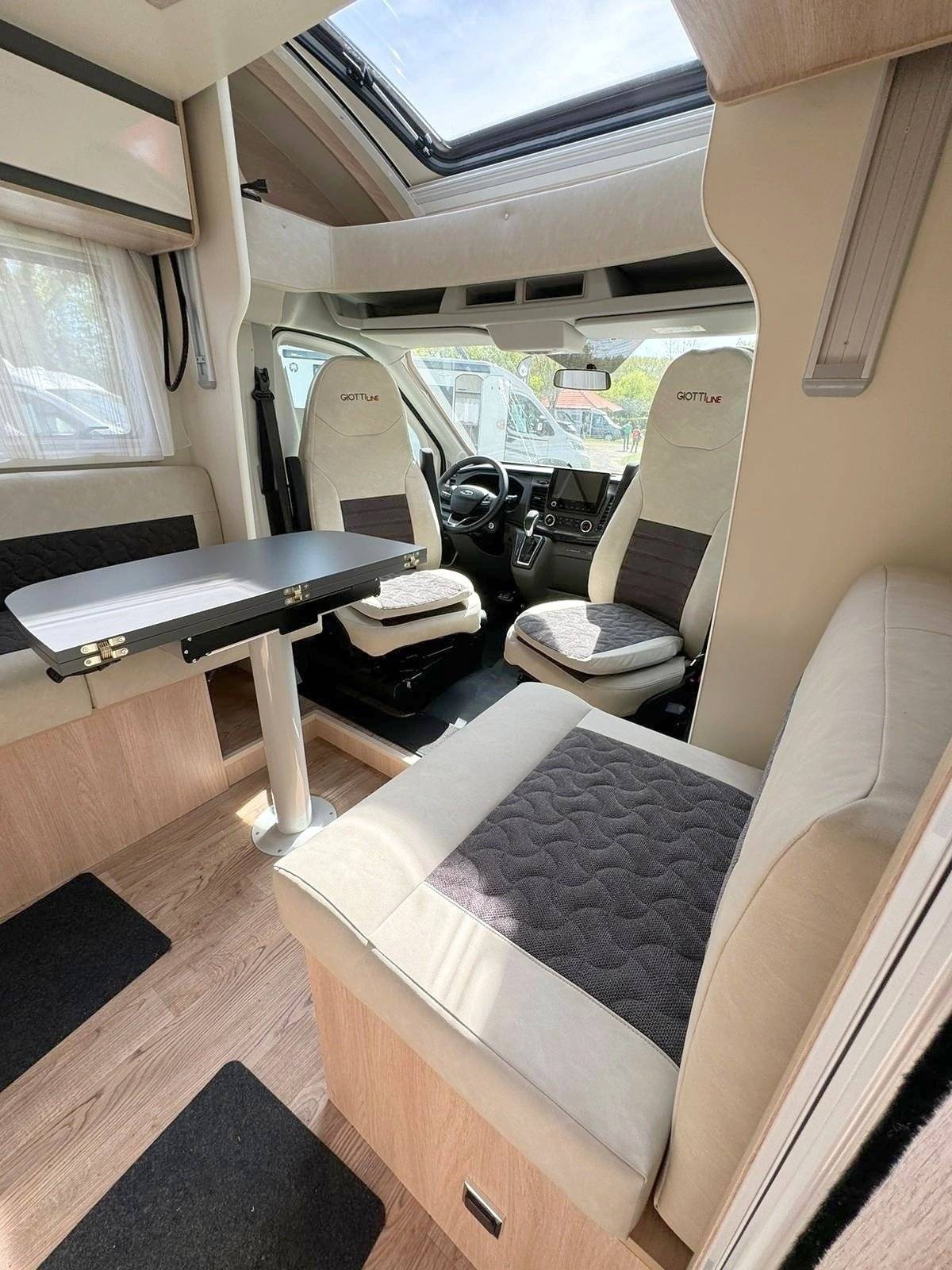 Coin repas Ford ford transit - Yescapa