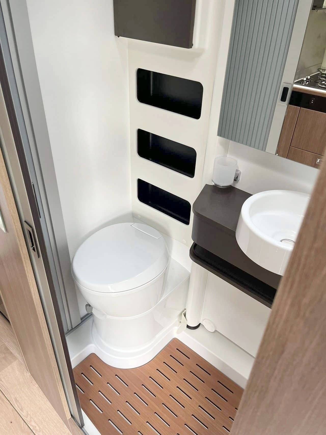 Bad / Toilette Fiat 2.2l 140 ch boite auto - Yescapa