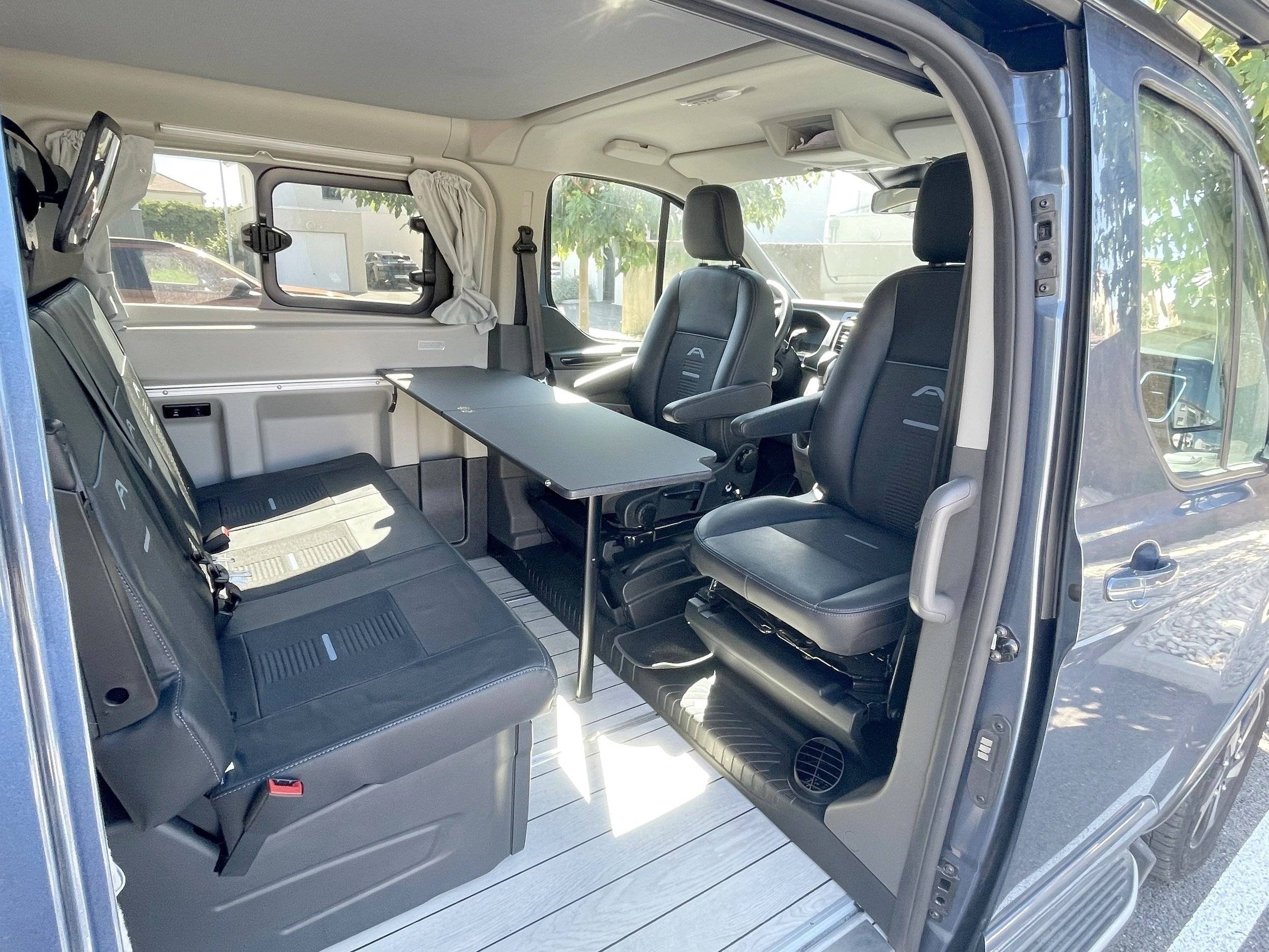Coin repas Ford Transit Custom Nugget 320 L1H1 Camper - Yescapa