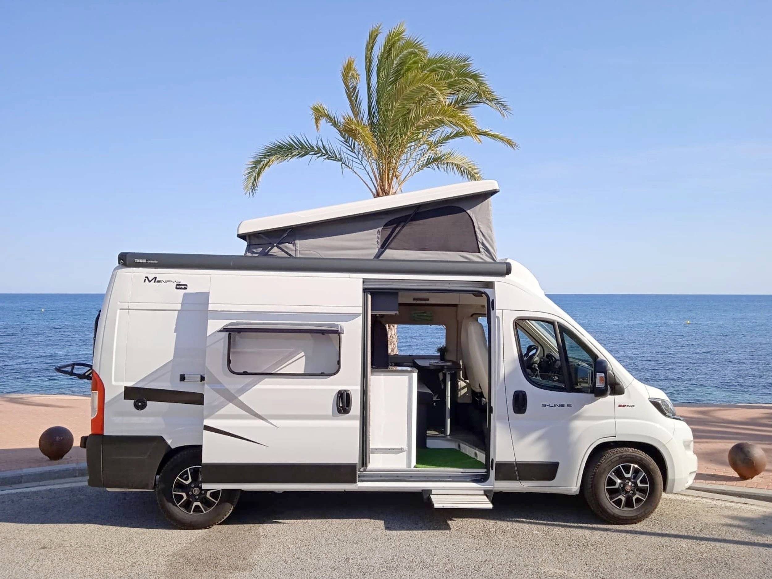 Mclouis Menfys van  s Line 5