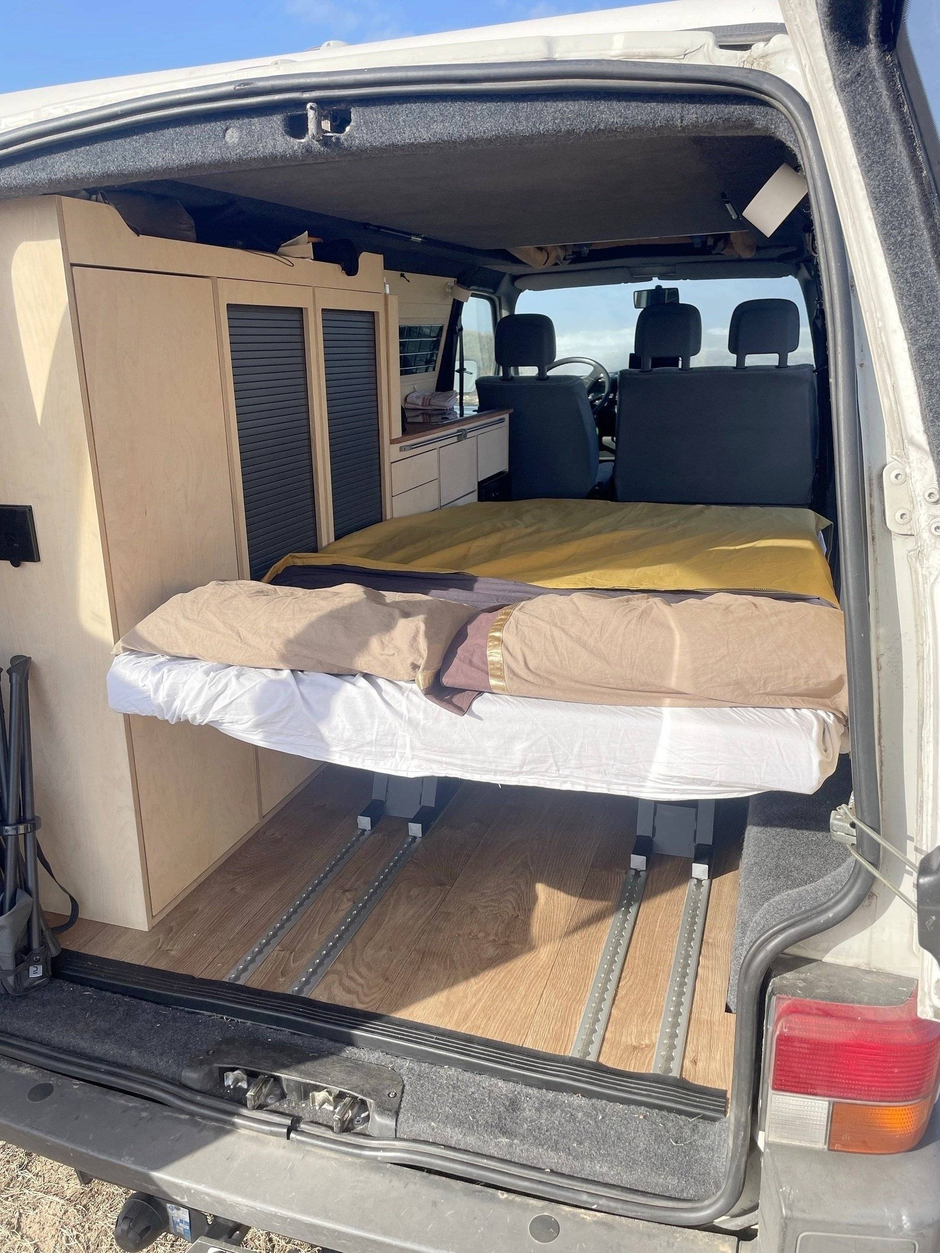 Couchages Volkswagen Transporter T4 2.4D - Yescapa