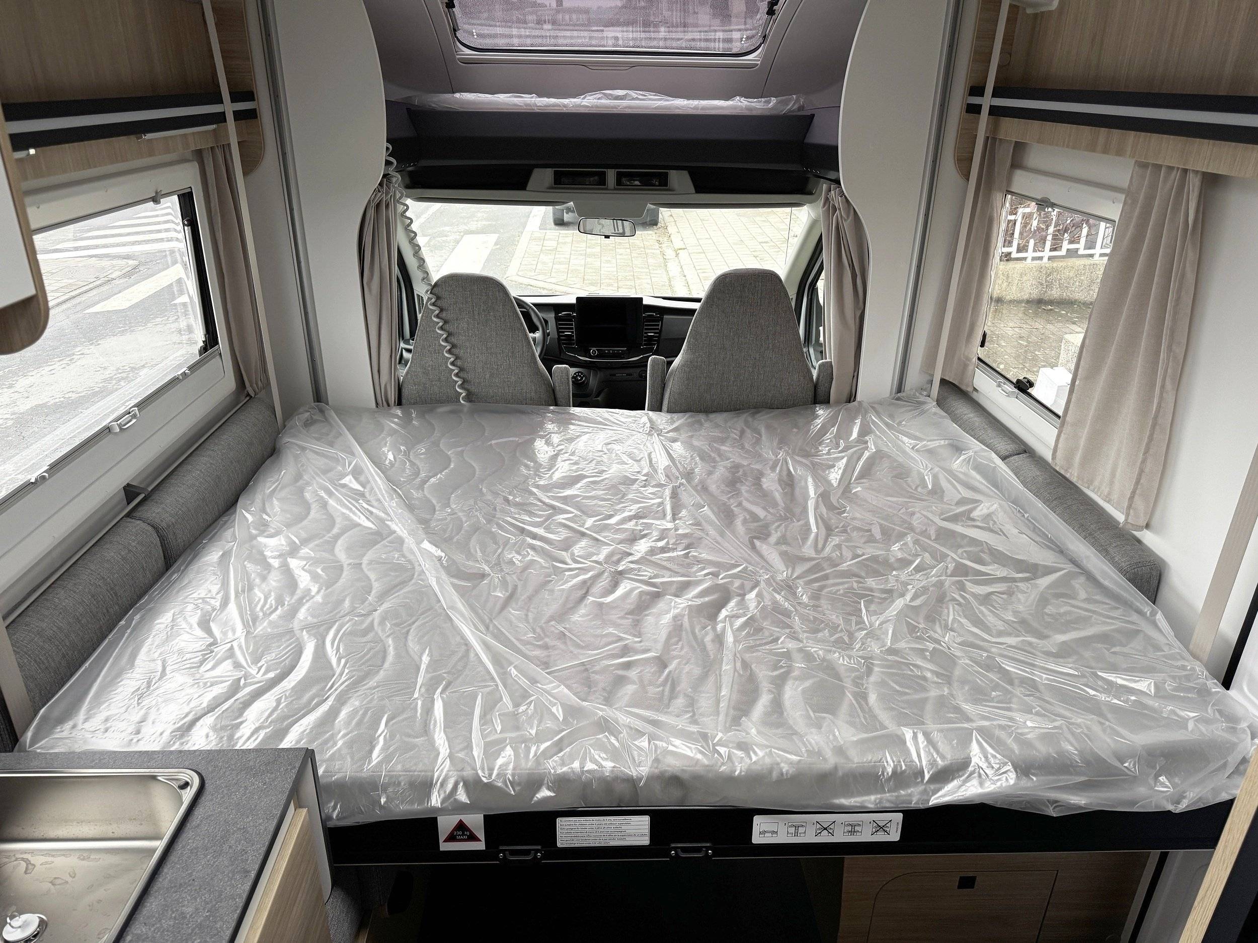 Couchages Ford Transit 2,0 l 130 ch - Yescapa