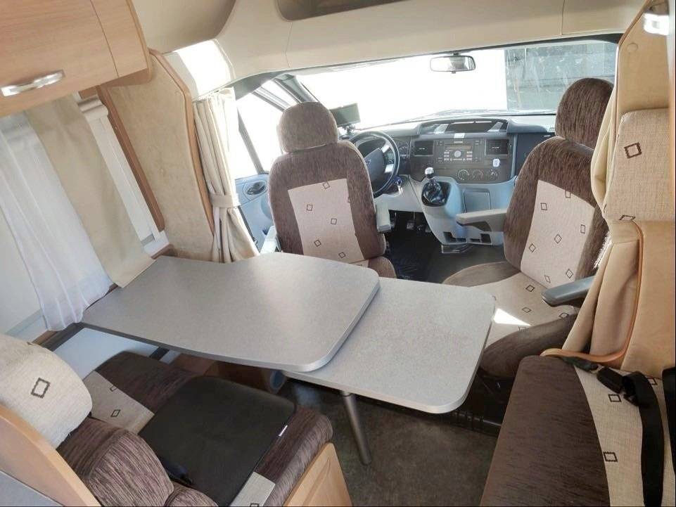 Dinette Ford Transit 2,2 l 140 ch - Yescapa