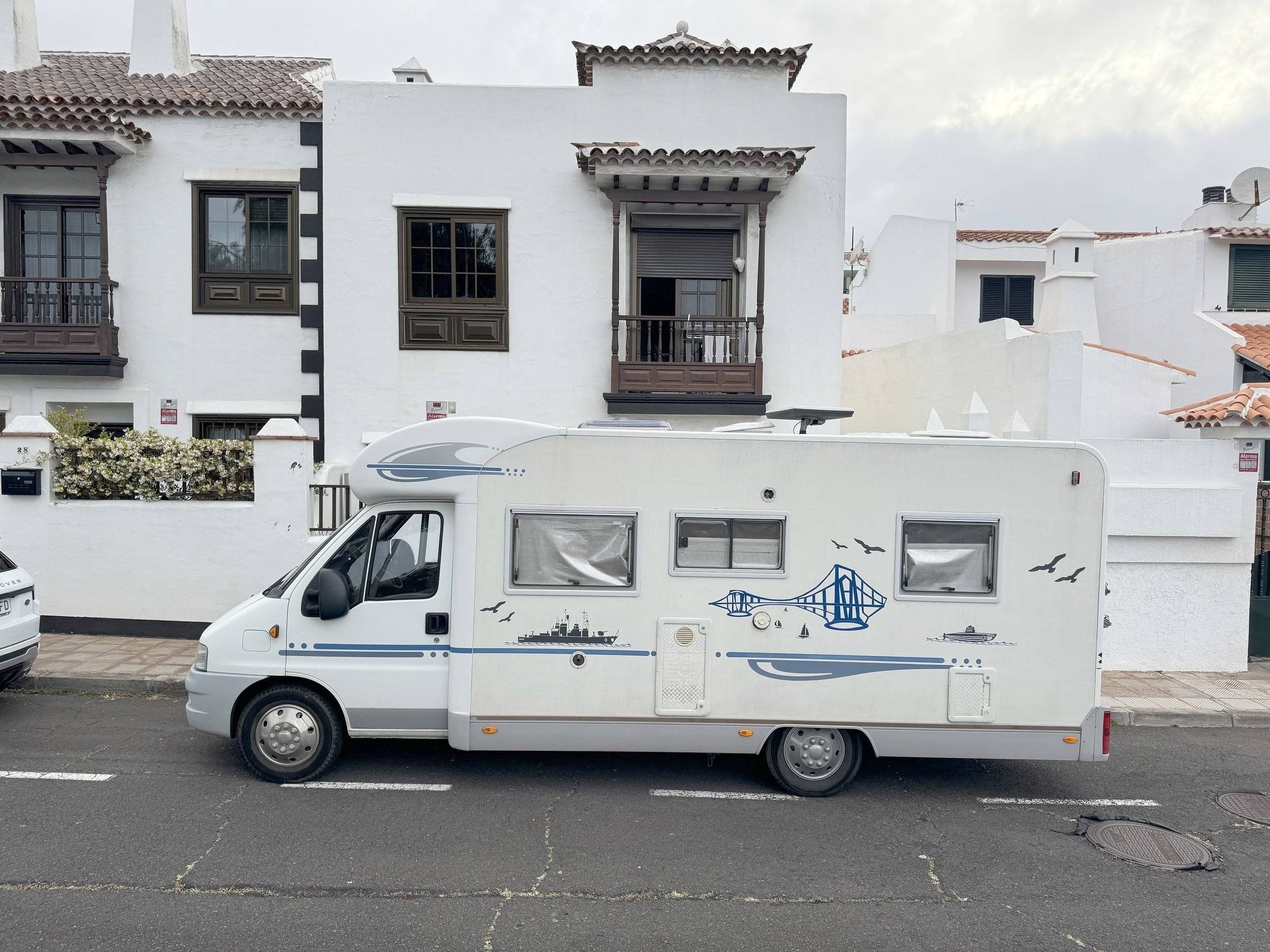 Vue avant de 3/4 Fiat Ducato 2,3 l 115 ch - Yescapa