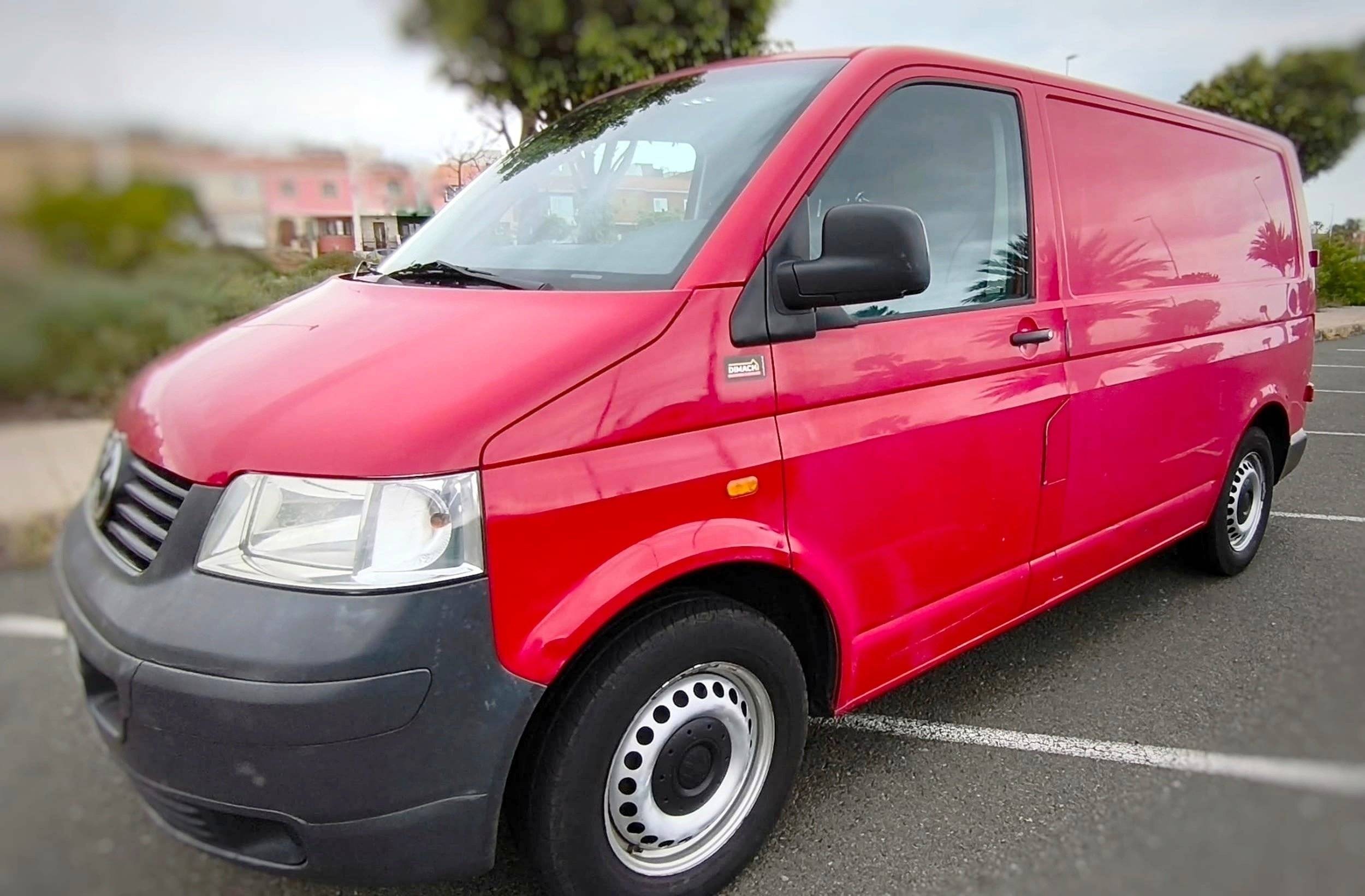 Front view from 3/4 Volkswagen TRANSPORTER - Yescapa