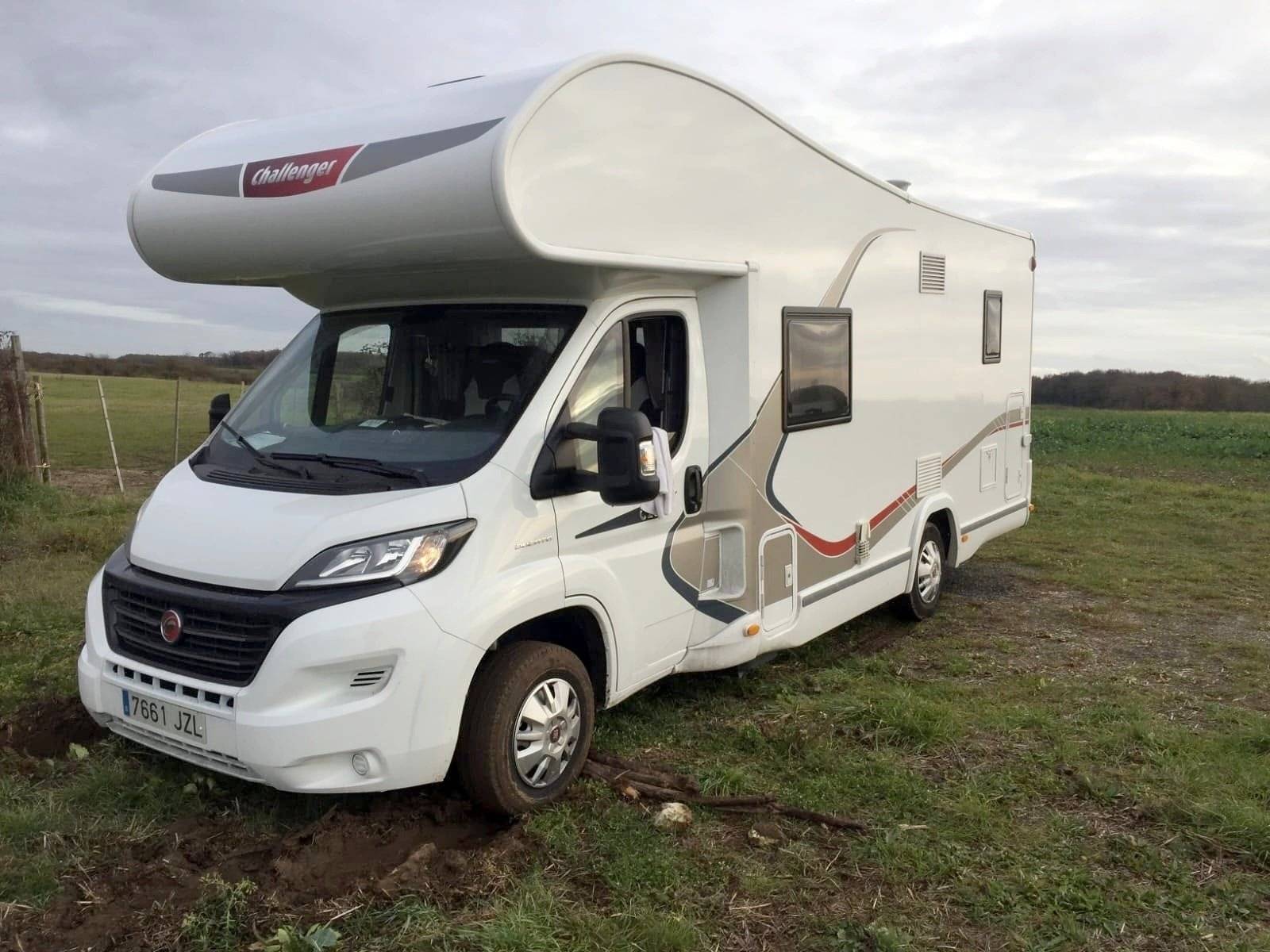 Voorkant 3/4 Fiat 2,3 multijet 130cv - Yescapa