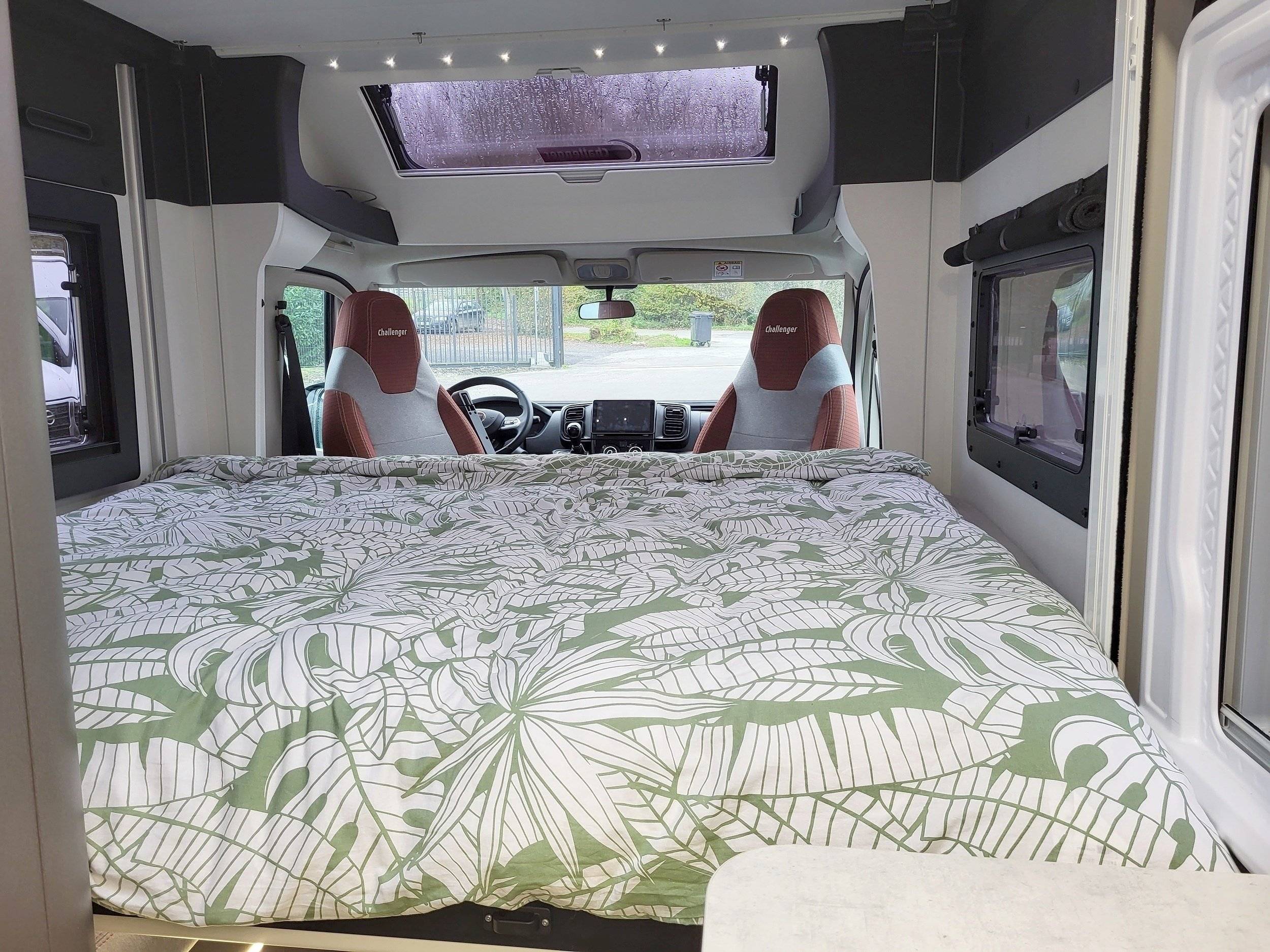 Challenger Challenger 250 Open Edition