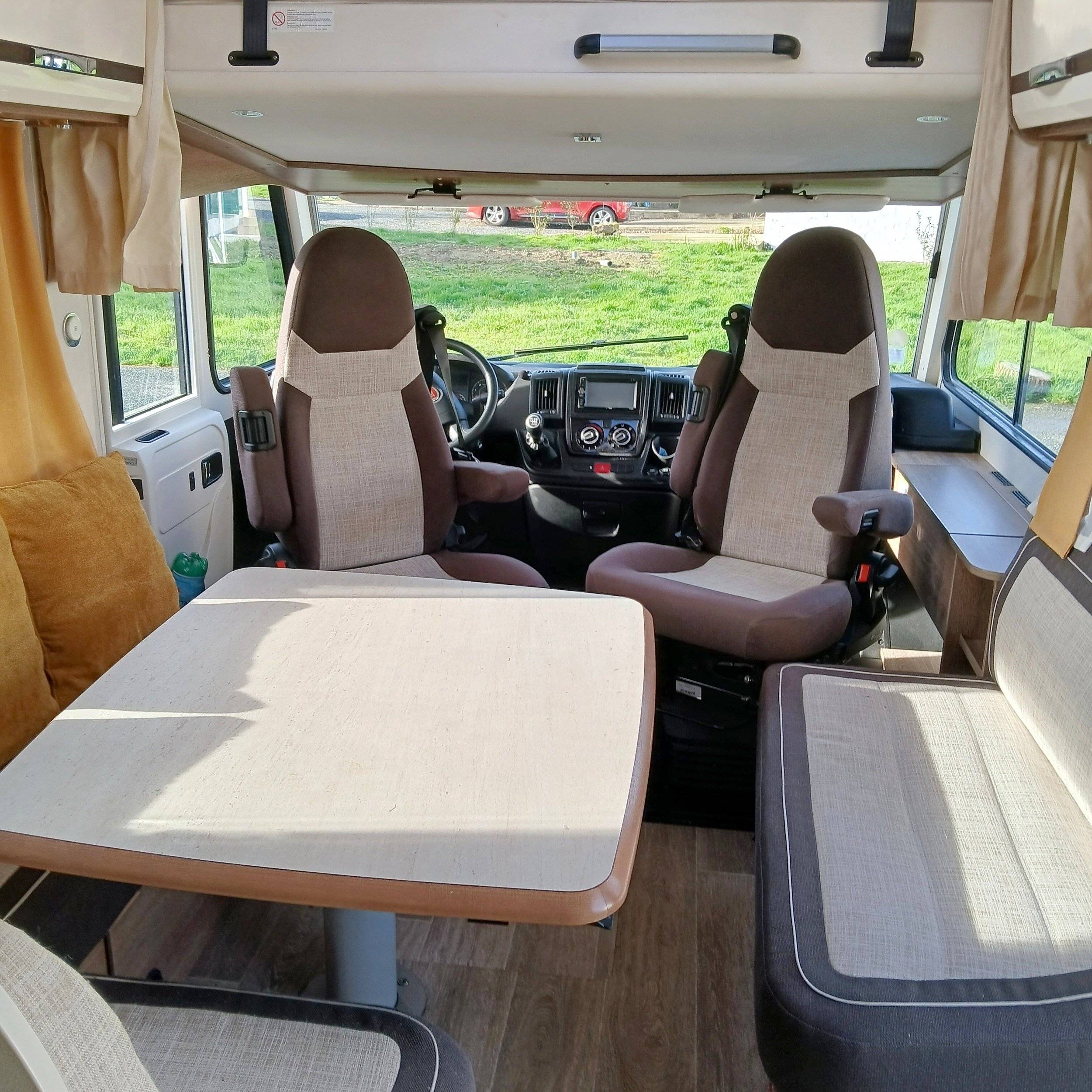 Dinette Fiat Ducato 2,3 130 ch - Yescapa